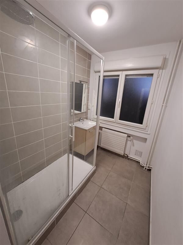 E SALLE DE DOUCHE-compressed.jpg