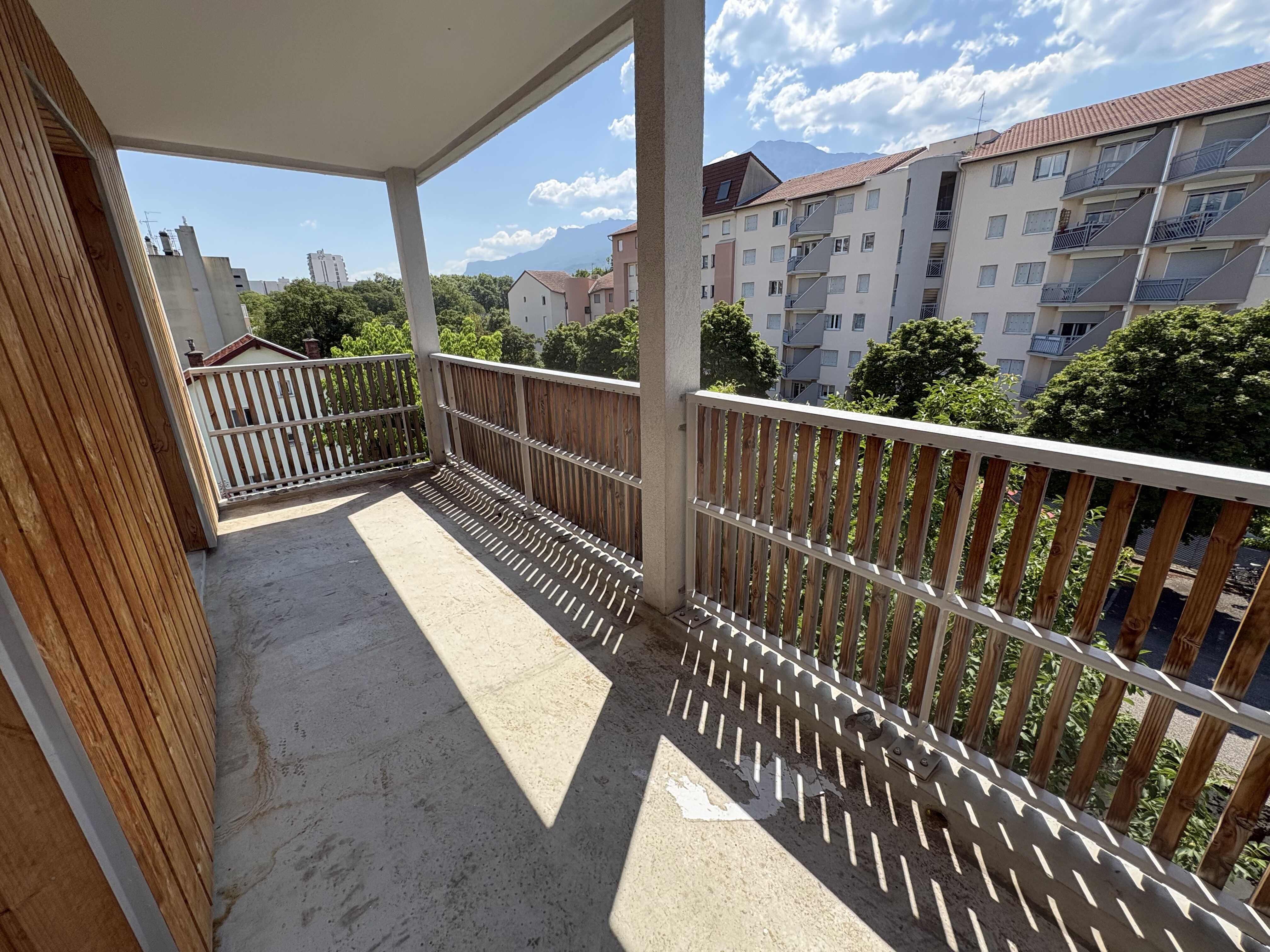 5BALCON-compressed.jpeg