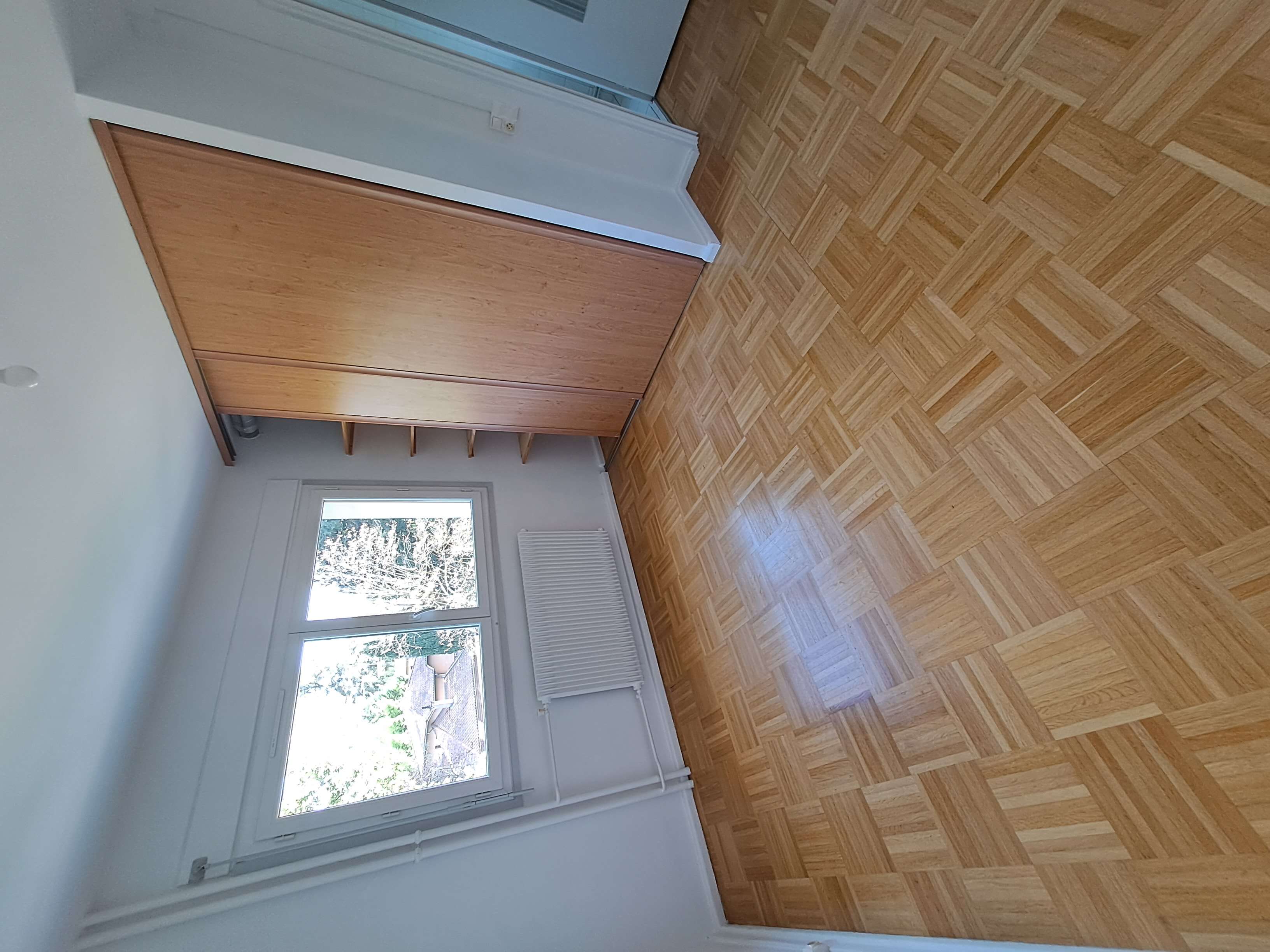 compressed-chambre 2 placards.jpg