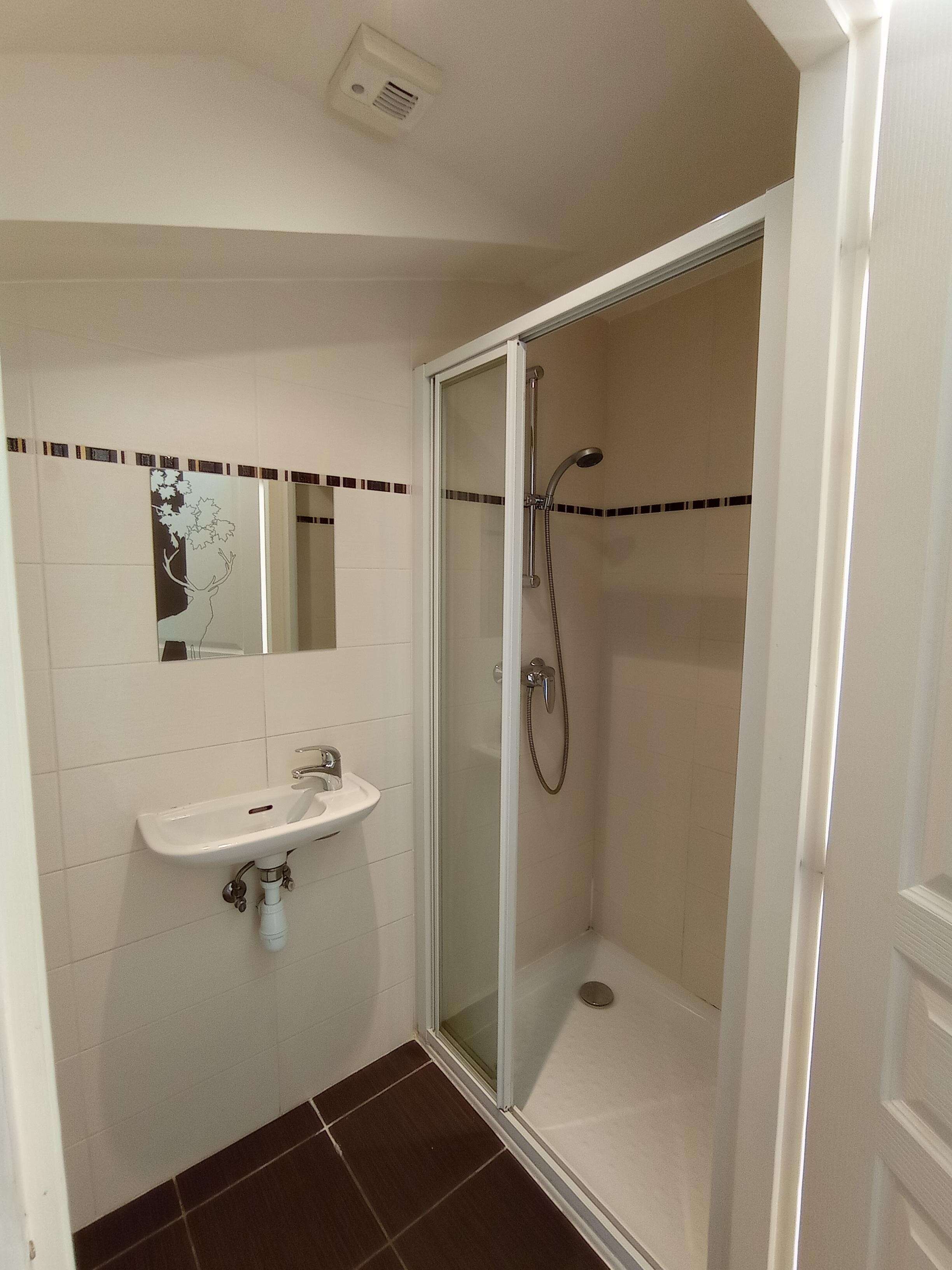 SALLE D'EAU RDC 2-cmp.jpg