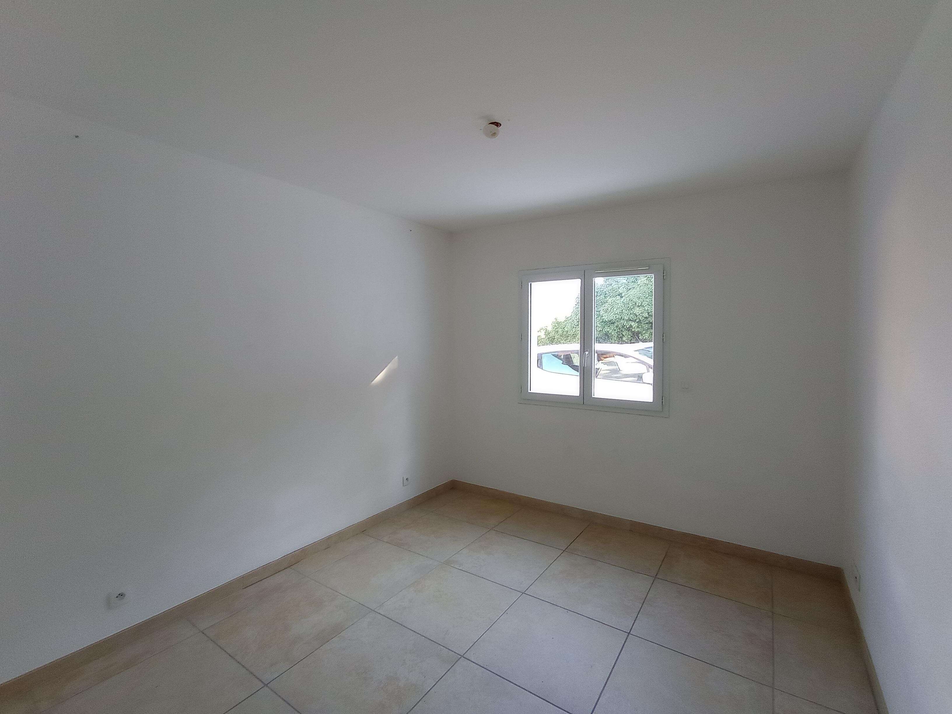 CHAMBRE RDC-cmp.jpg