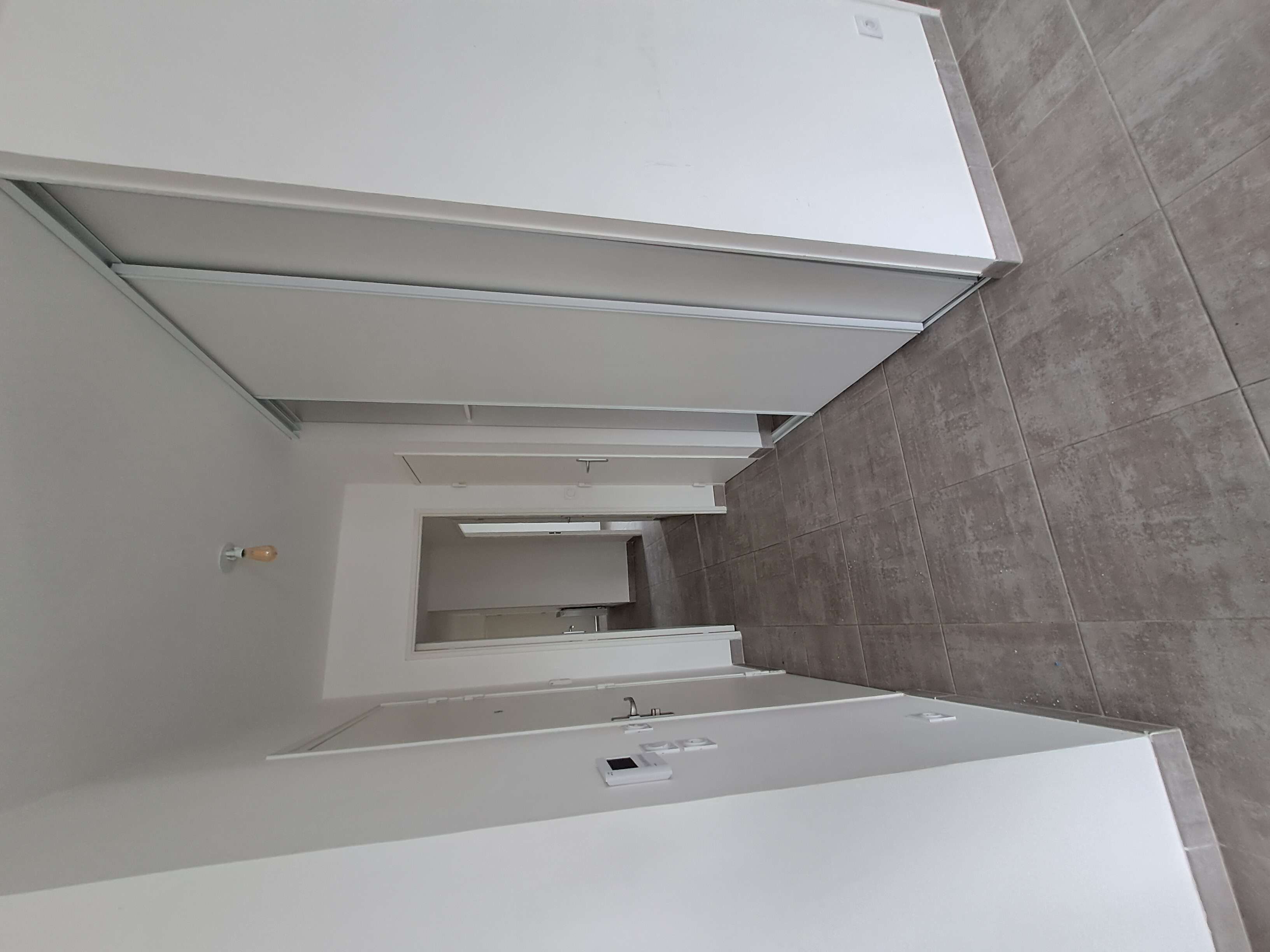 Entrée placards-cmp.jpg