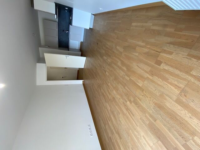 4 salon-compressed.jpg