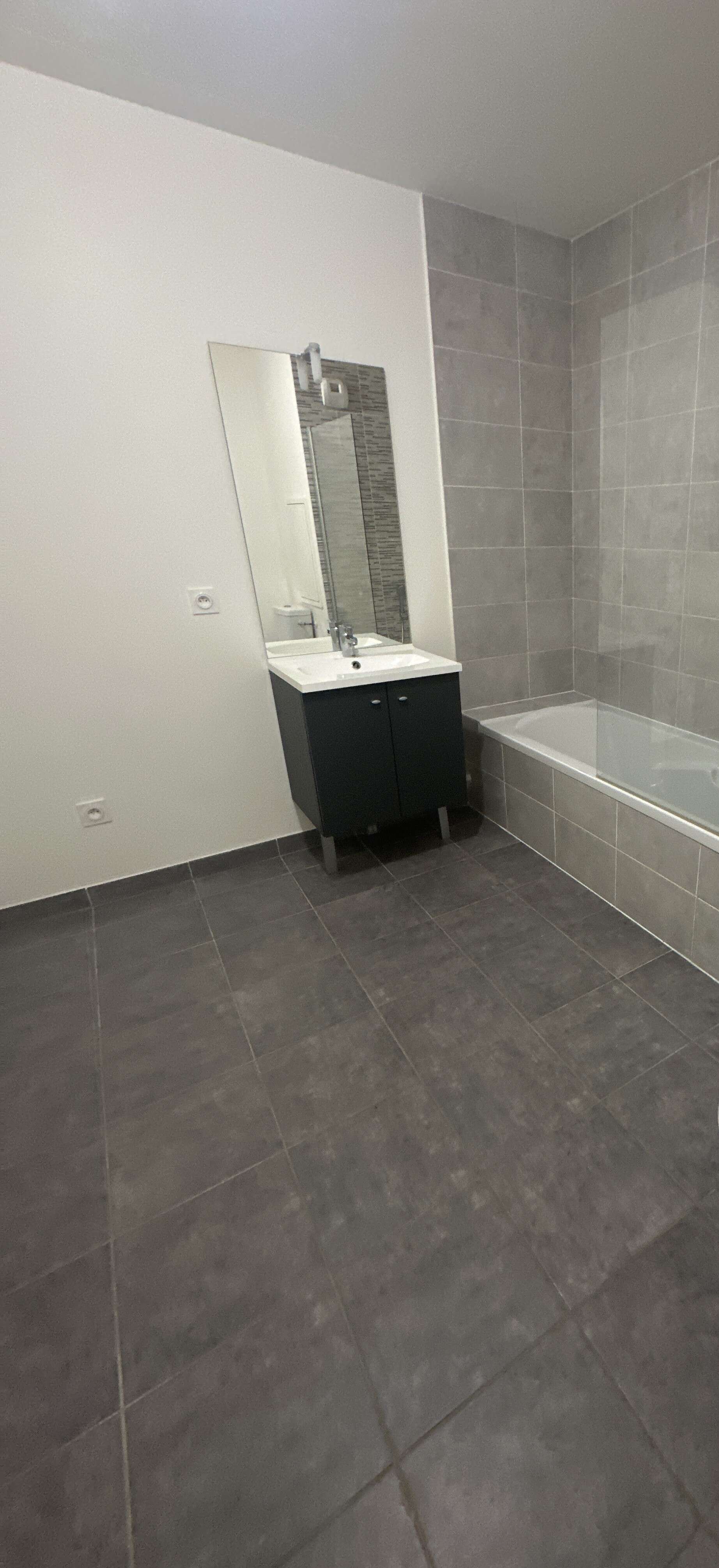 4 Salle de bain-compressed.jpeg