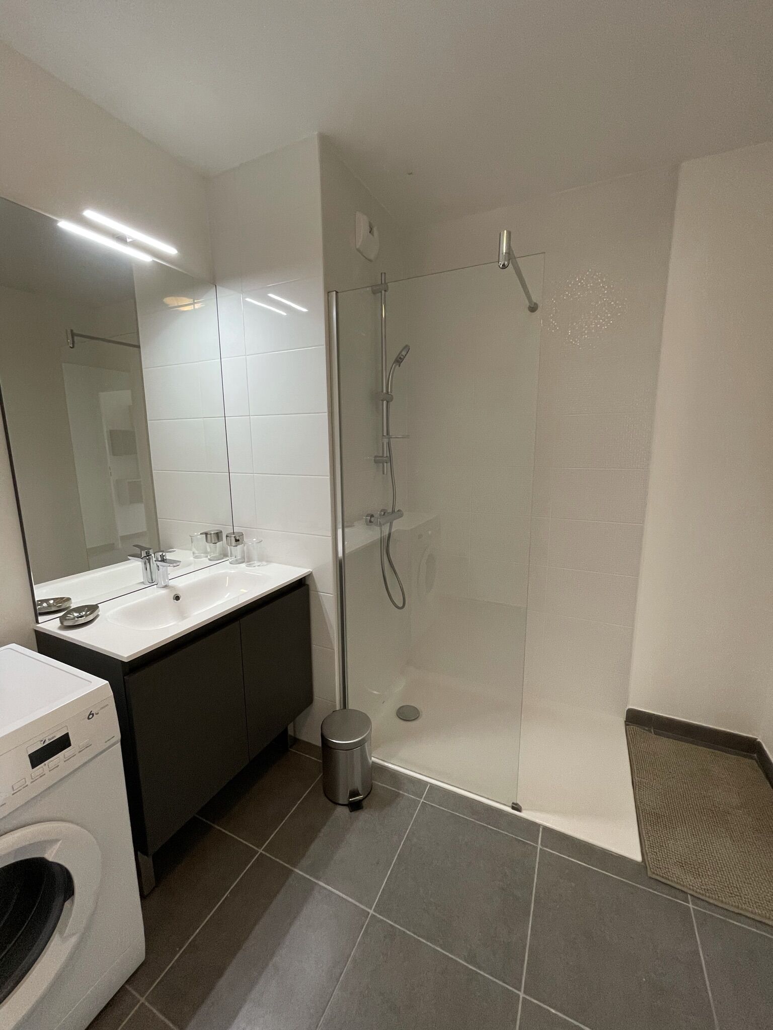 salle de douche-compressed.JPEG