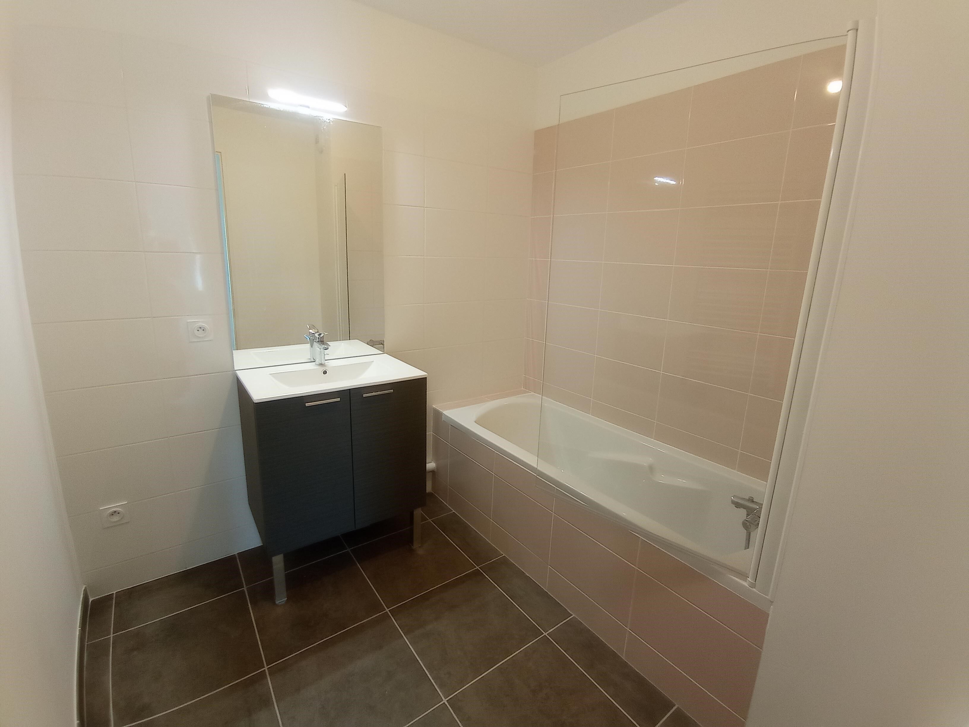 4 SALLE DE BAIN-compressed.jpg