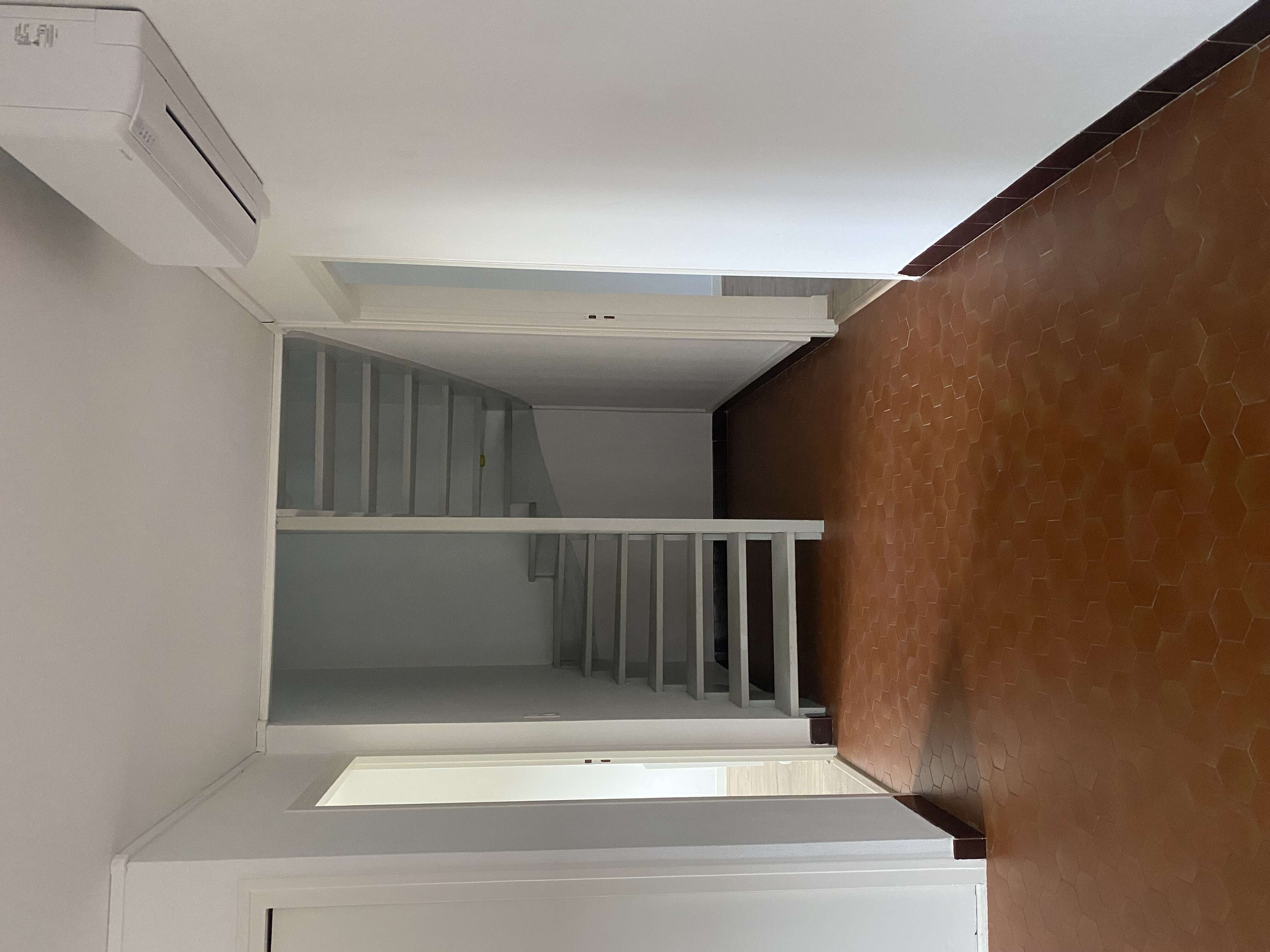 5 ESCALIER-compressed.jpg