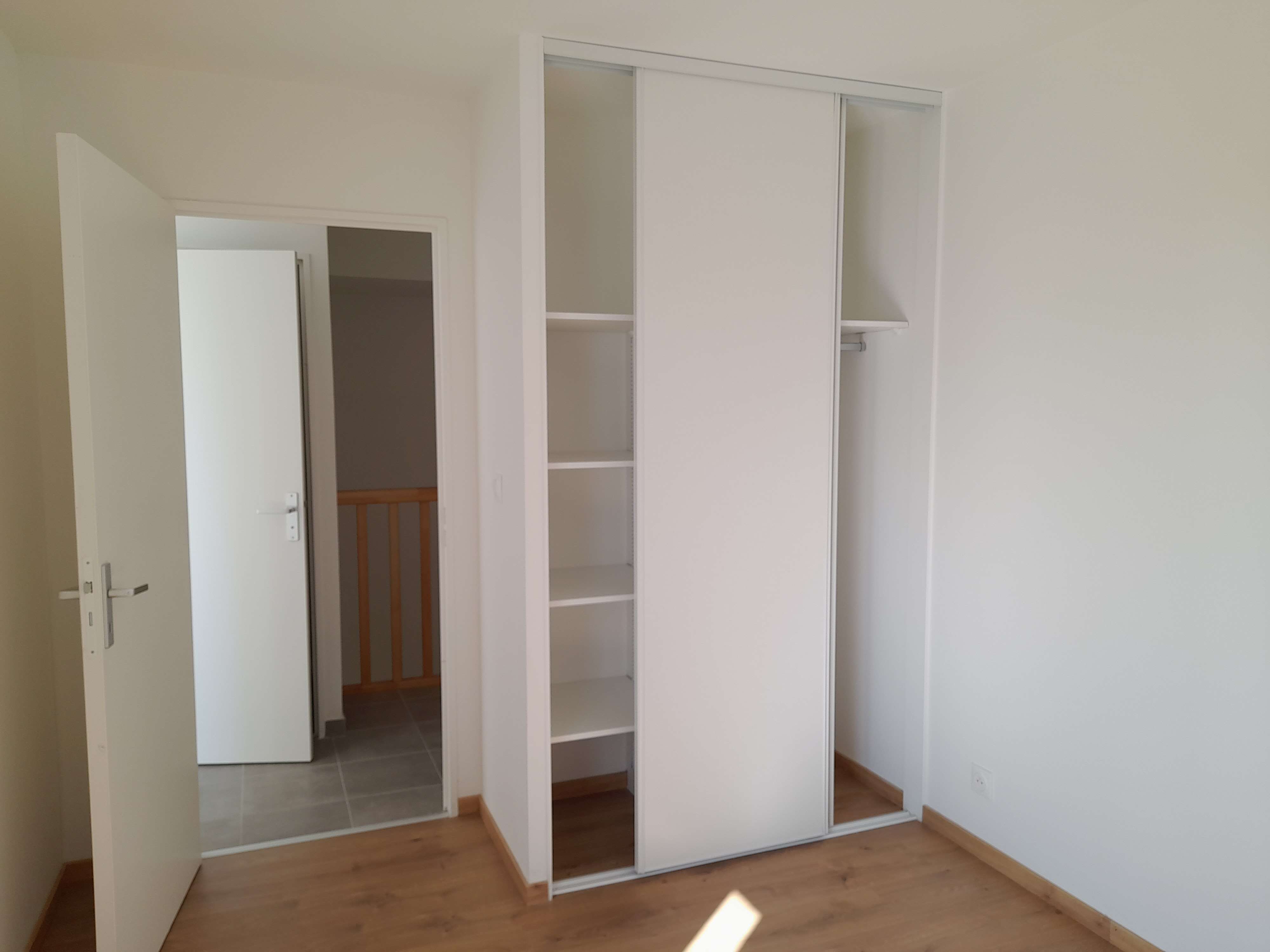 chambre placards-compressed.jpg