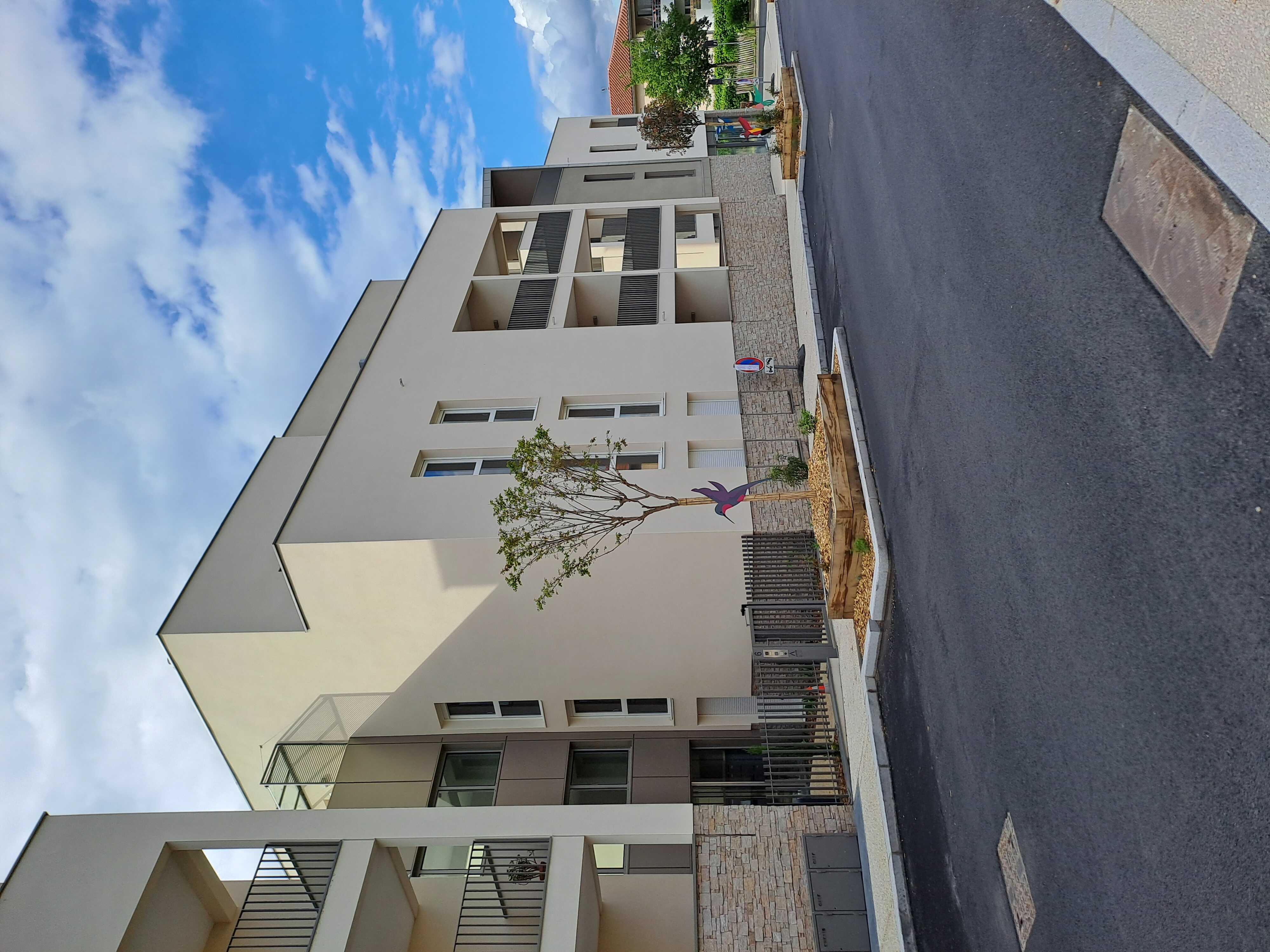 3-room rental in St Genis Les Ollieres, photo 1