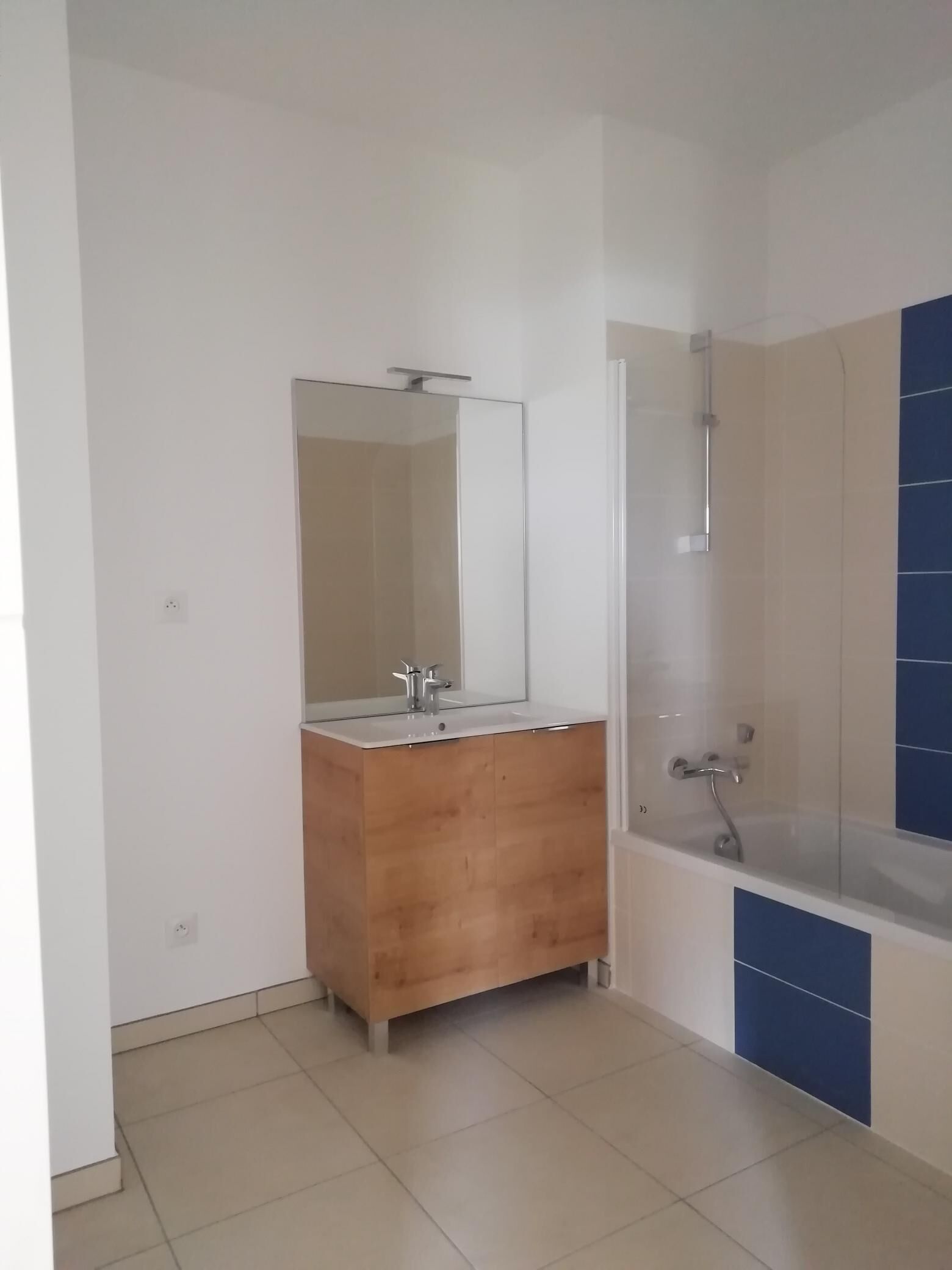 4-SALLE DE BAIN 2-compressed.jpg