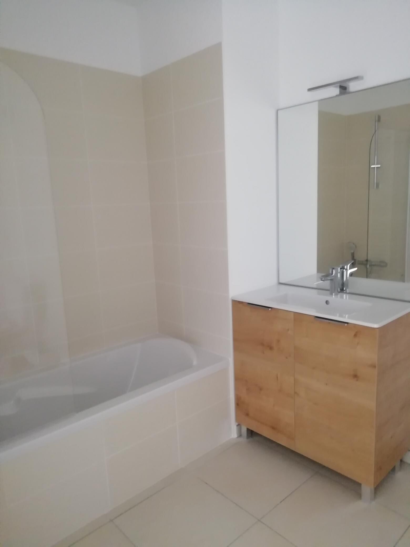 4 --SALLE DE BAIN-compressed.jpg