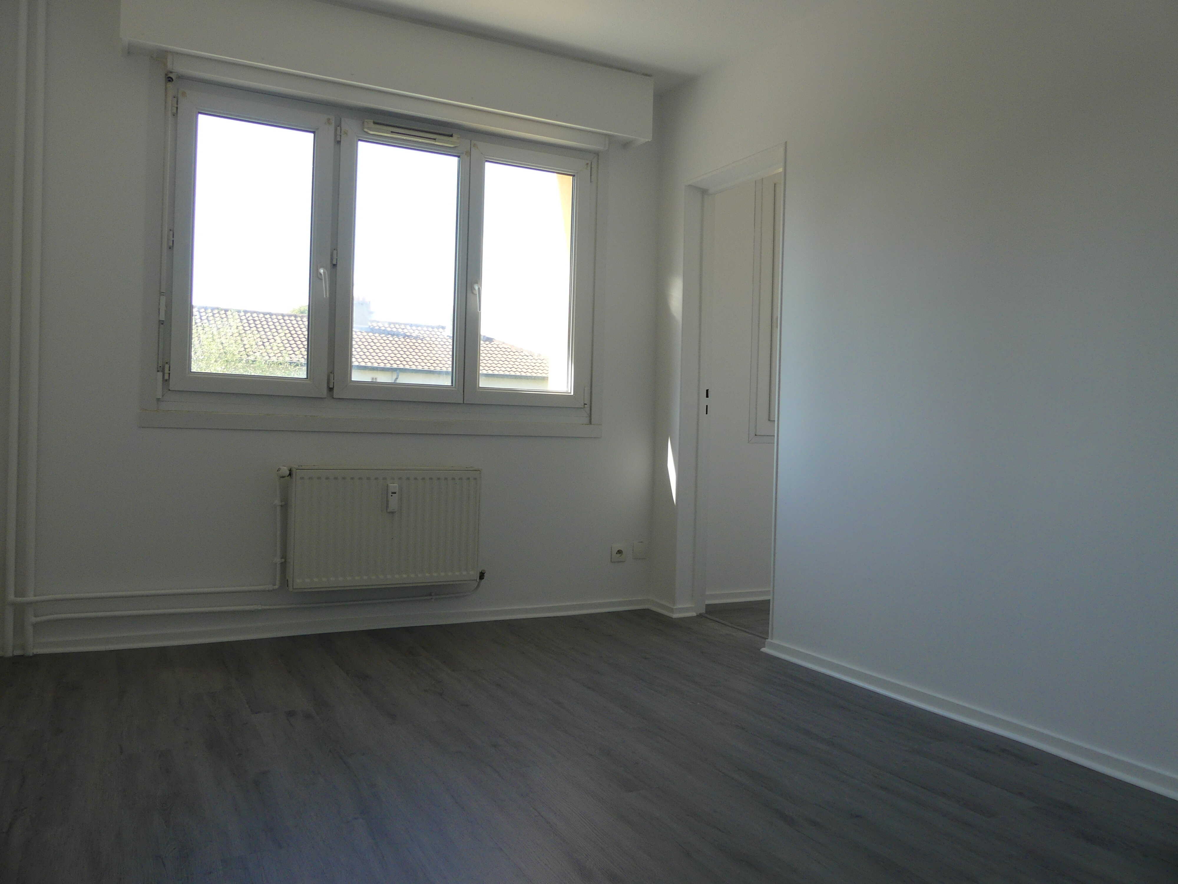 4 2749-compressed.JPG