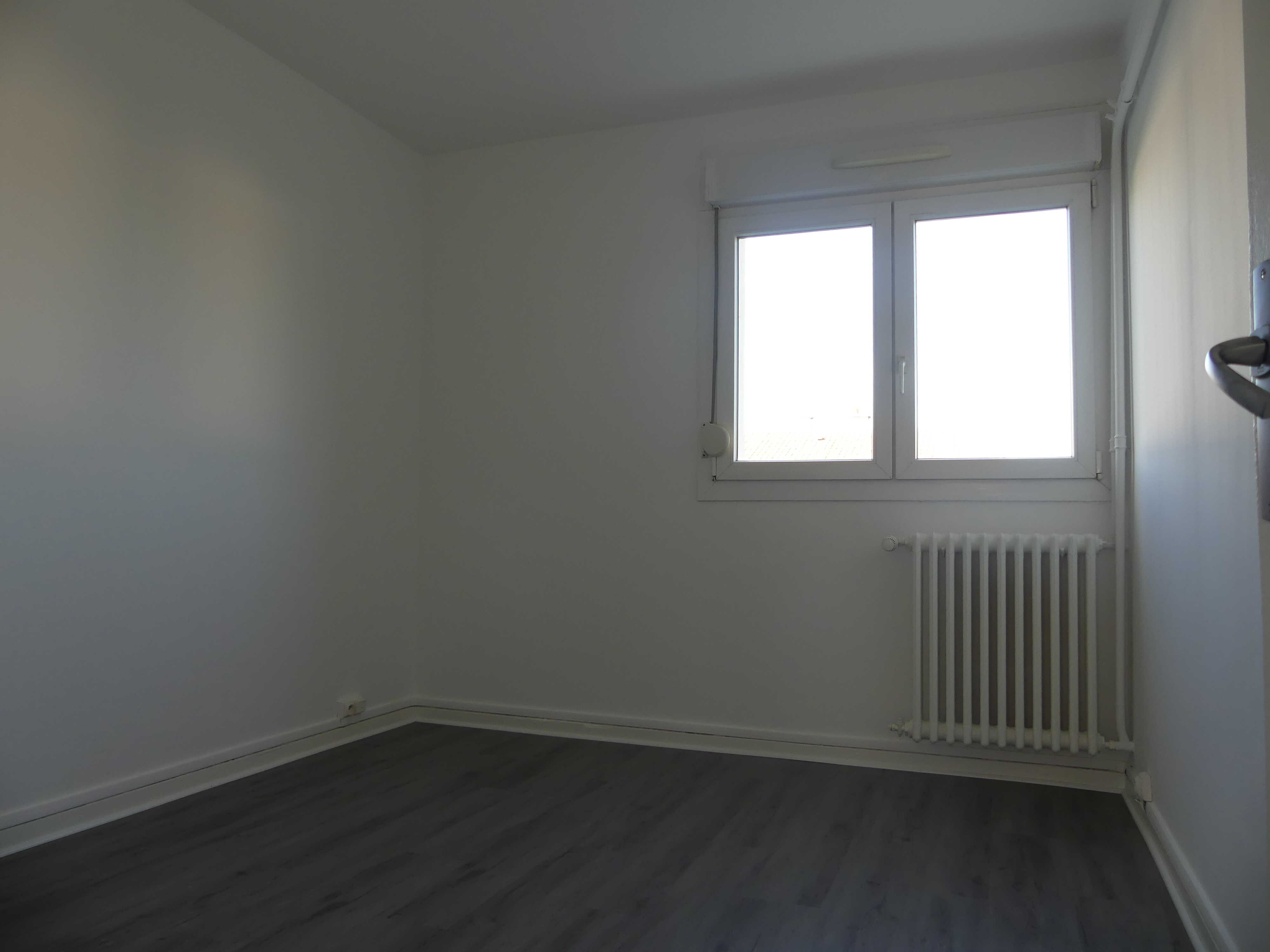 08 3374-cmp.JPG