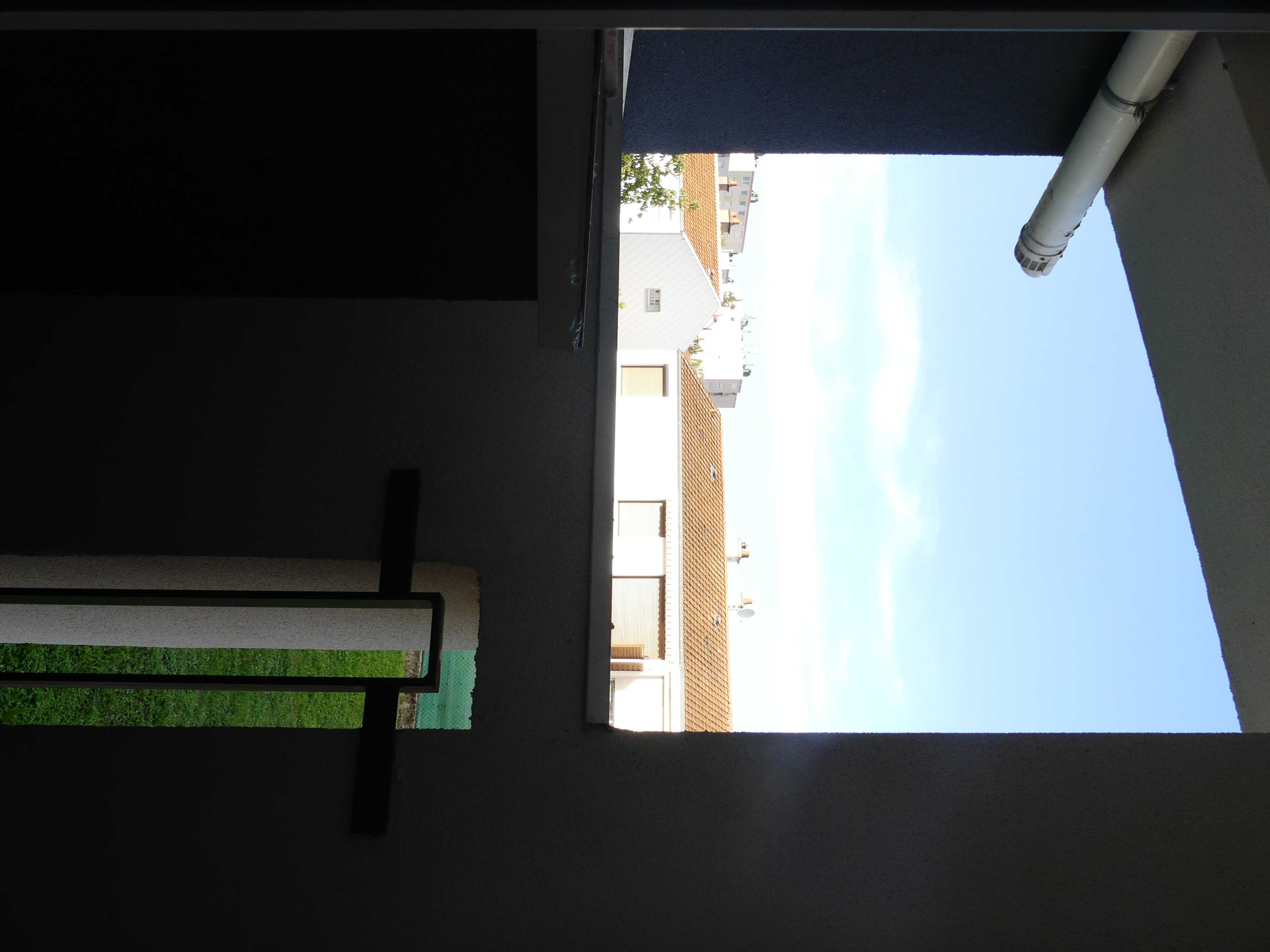 10 3374-cmp.JPG