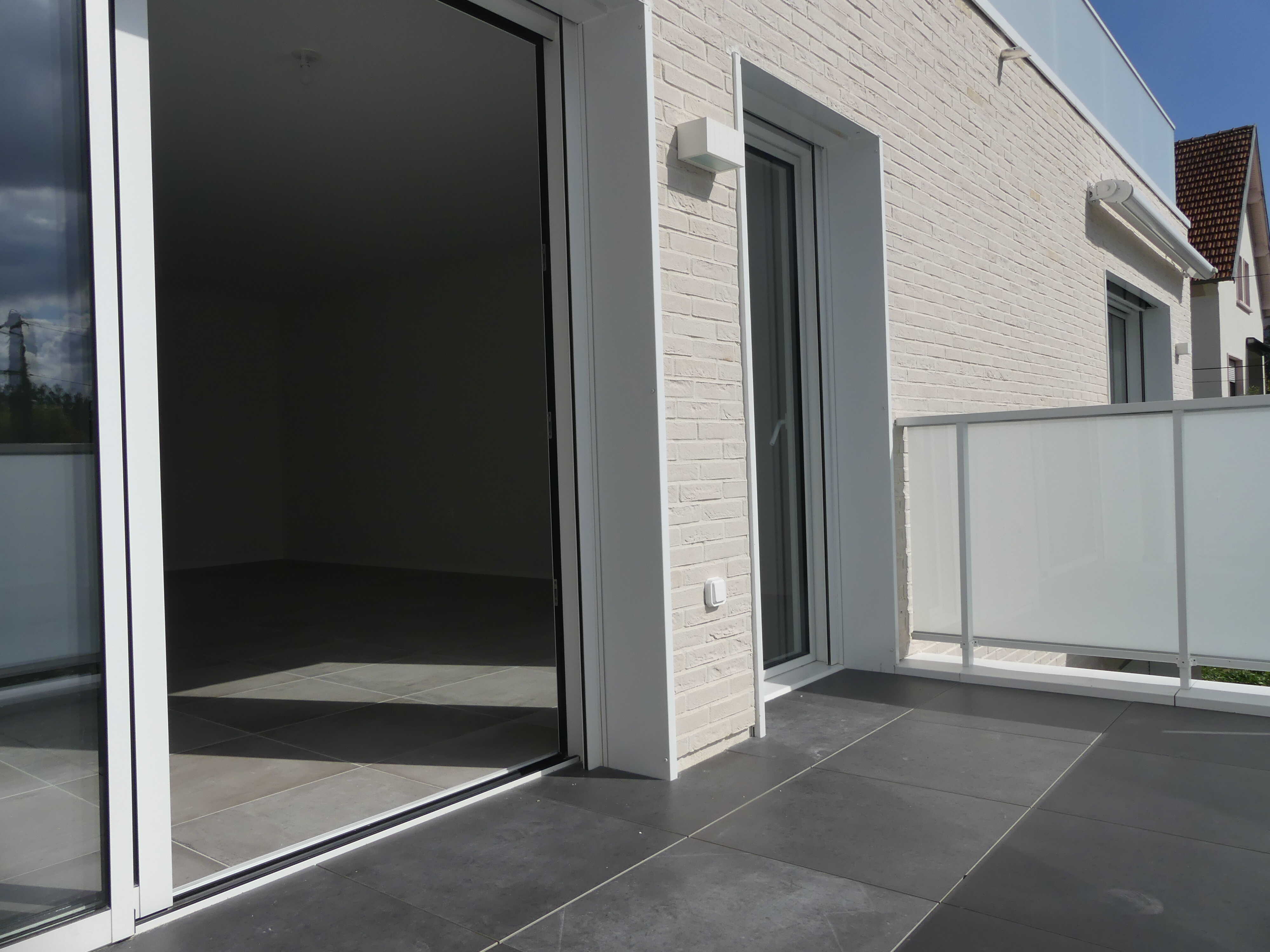 02 10127-cmp.JPG