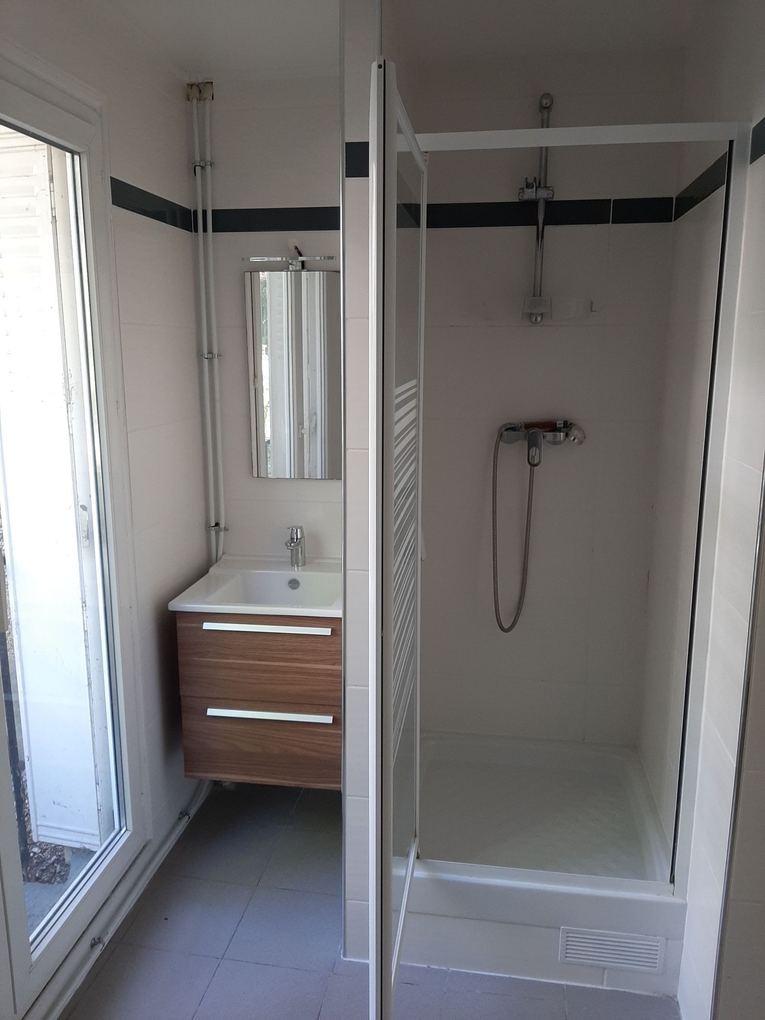 D.29-04-25_10-50-28_Sallededouche.jpg