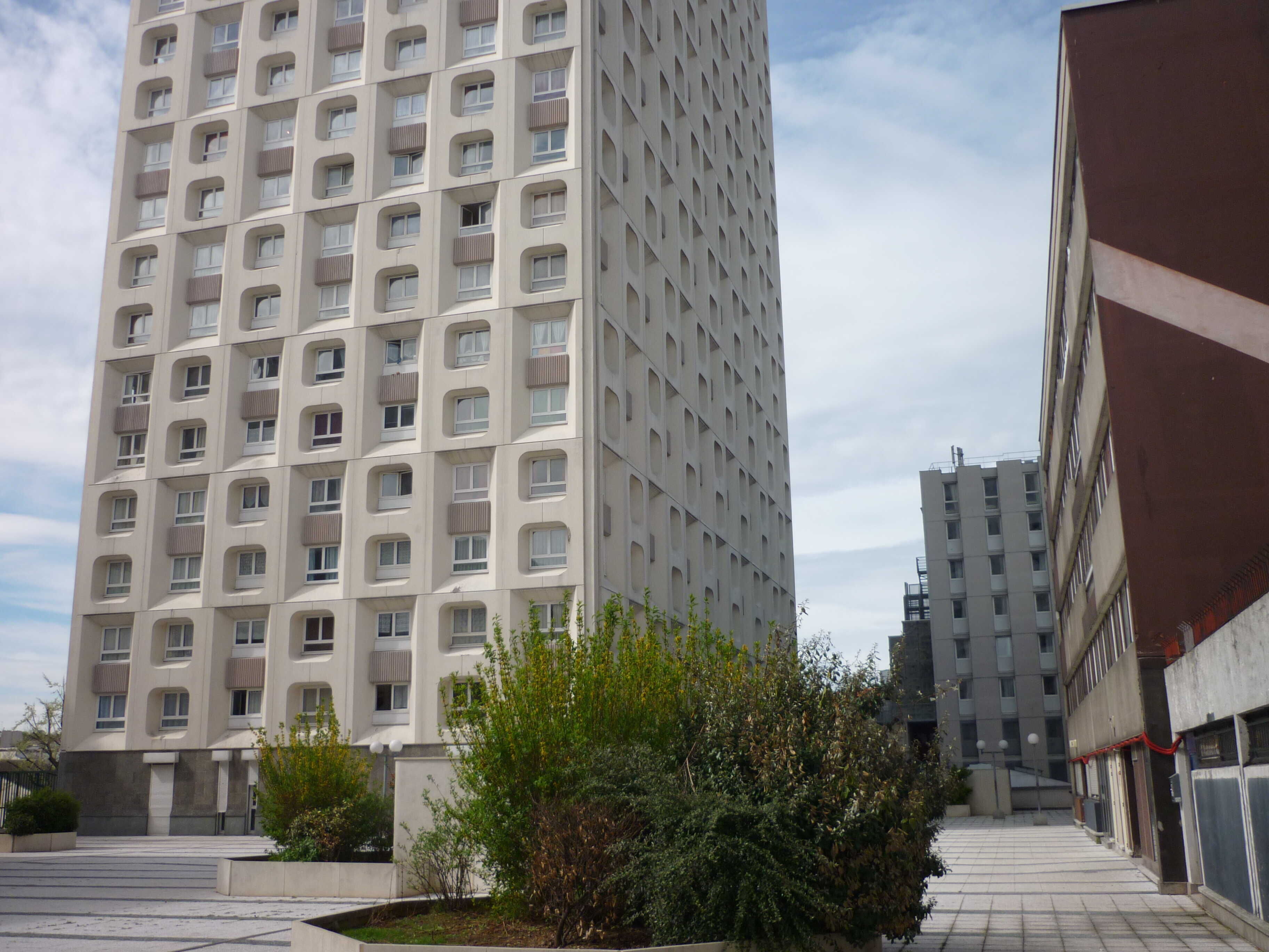 IGH Giralda, Vitruve-Paris 61 119-cmp.JPG