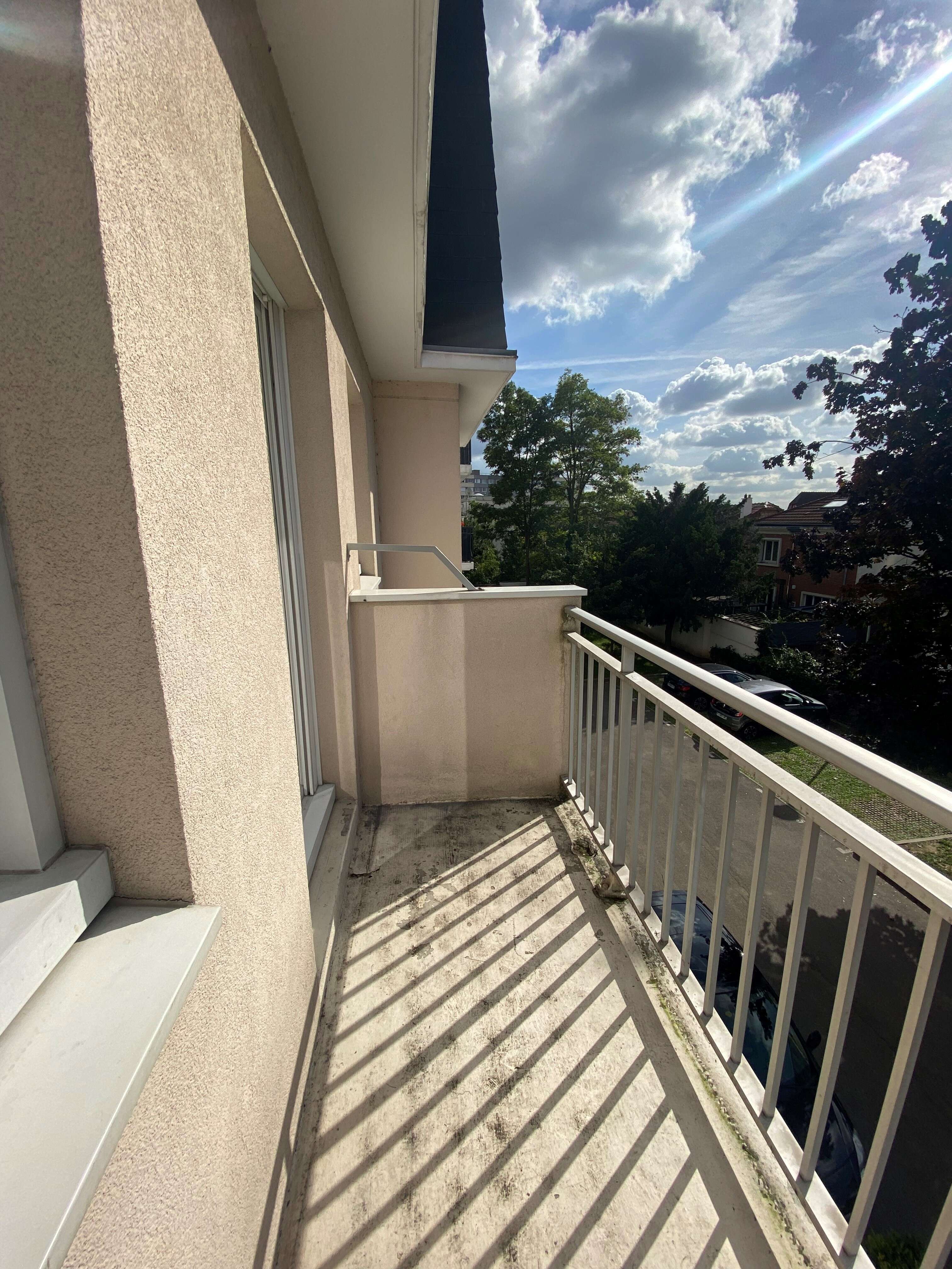 1236-JOINVILLE LE PONT 08-UG215997-OCT 21-Photo Balcon-compressed.jpg