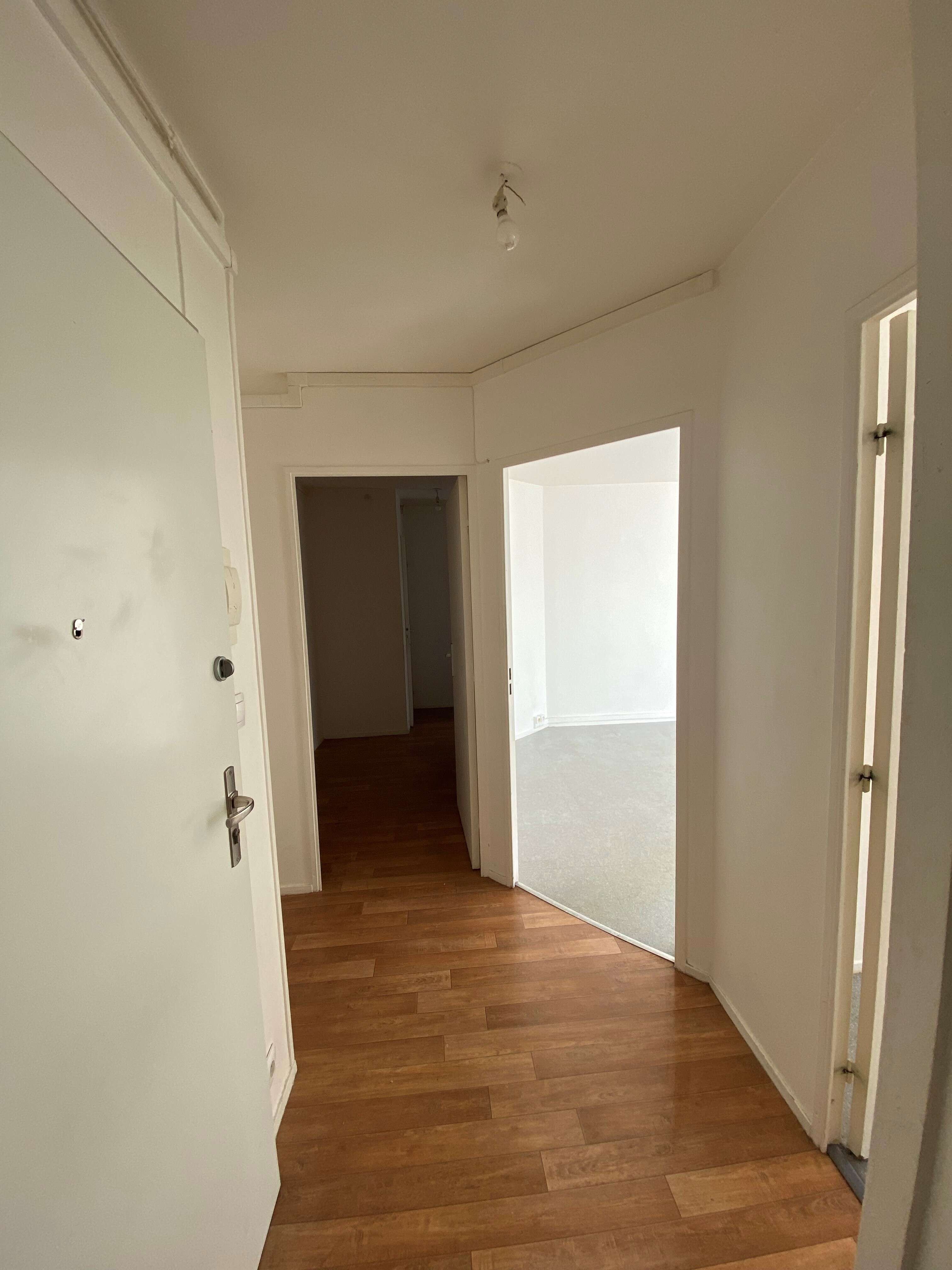 1236-JOINVILLE LE PONT 08-UG215997-OCT 21-Photo Entrée-compressed.jpg