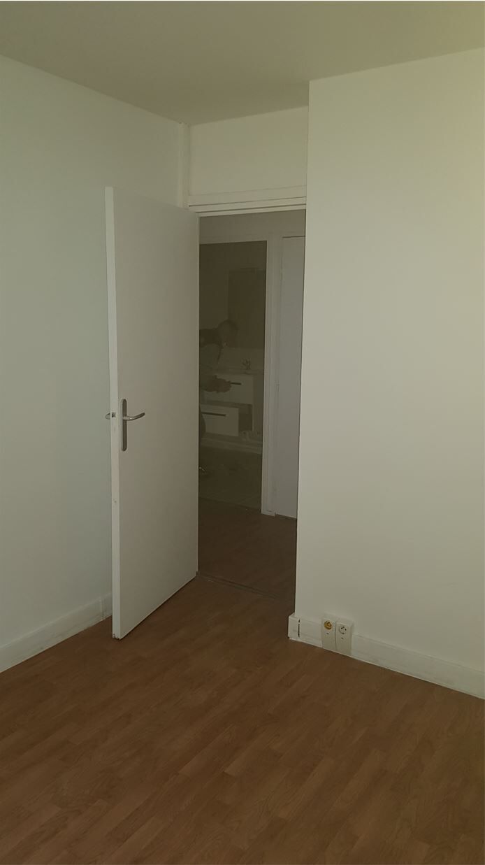 09 UG252248-compressed.jpg