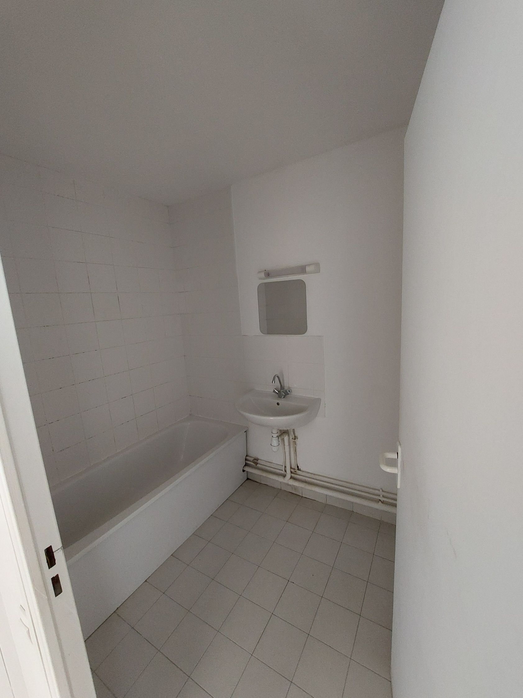 11-04-25_10-55-20_Salledebain.jpg