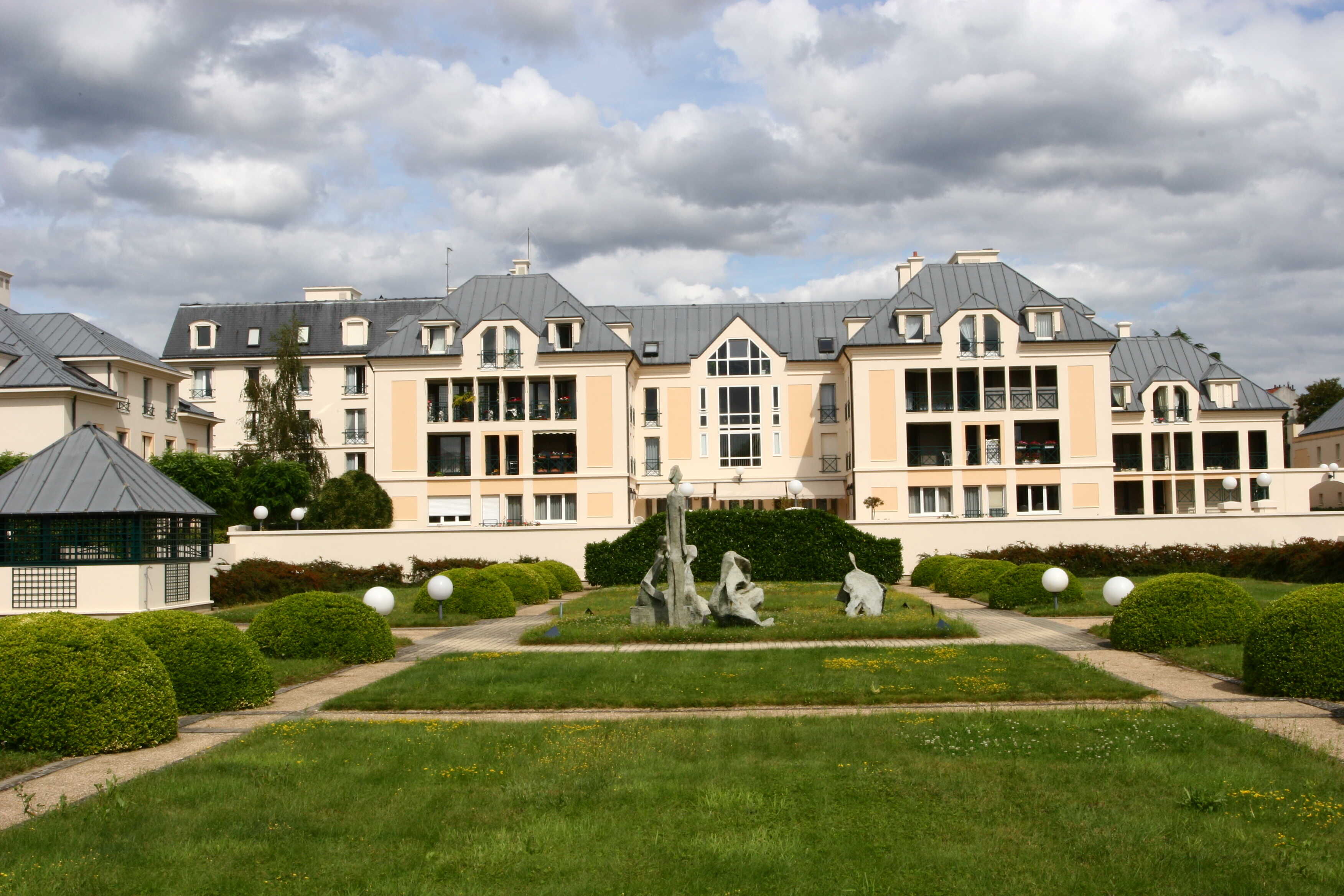 VERSAILLES