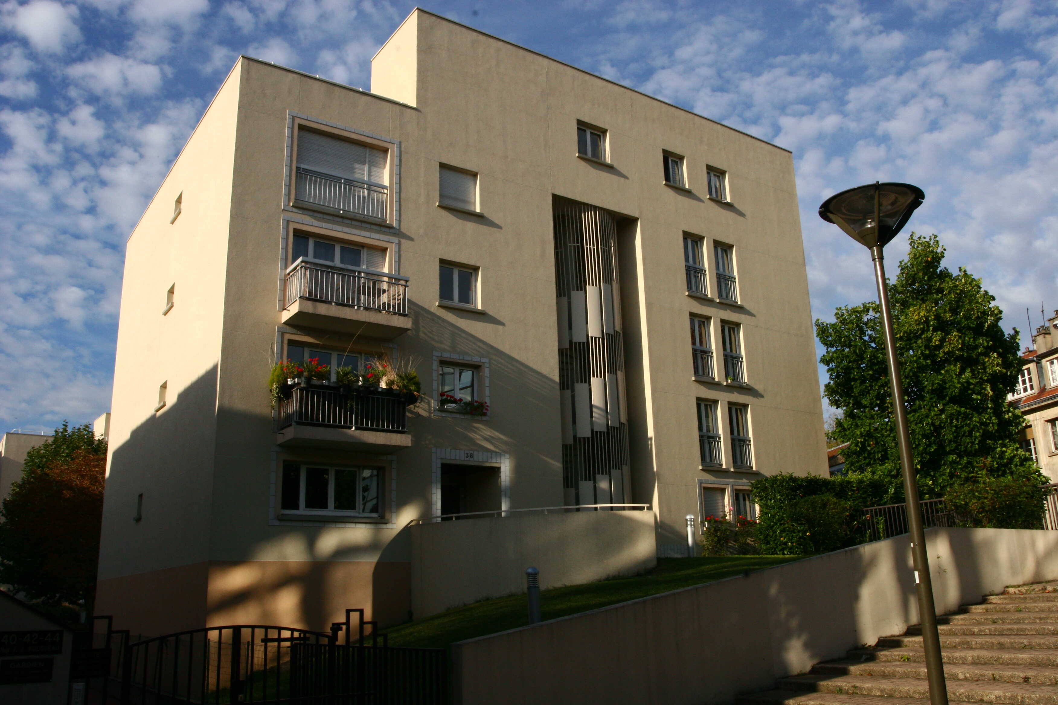 SURESNES