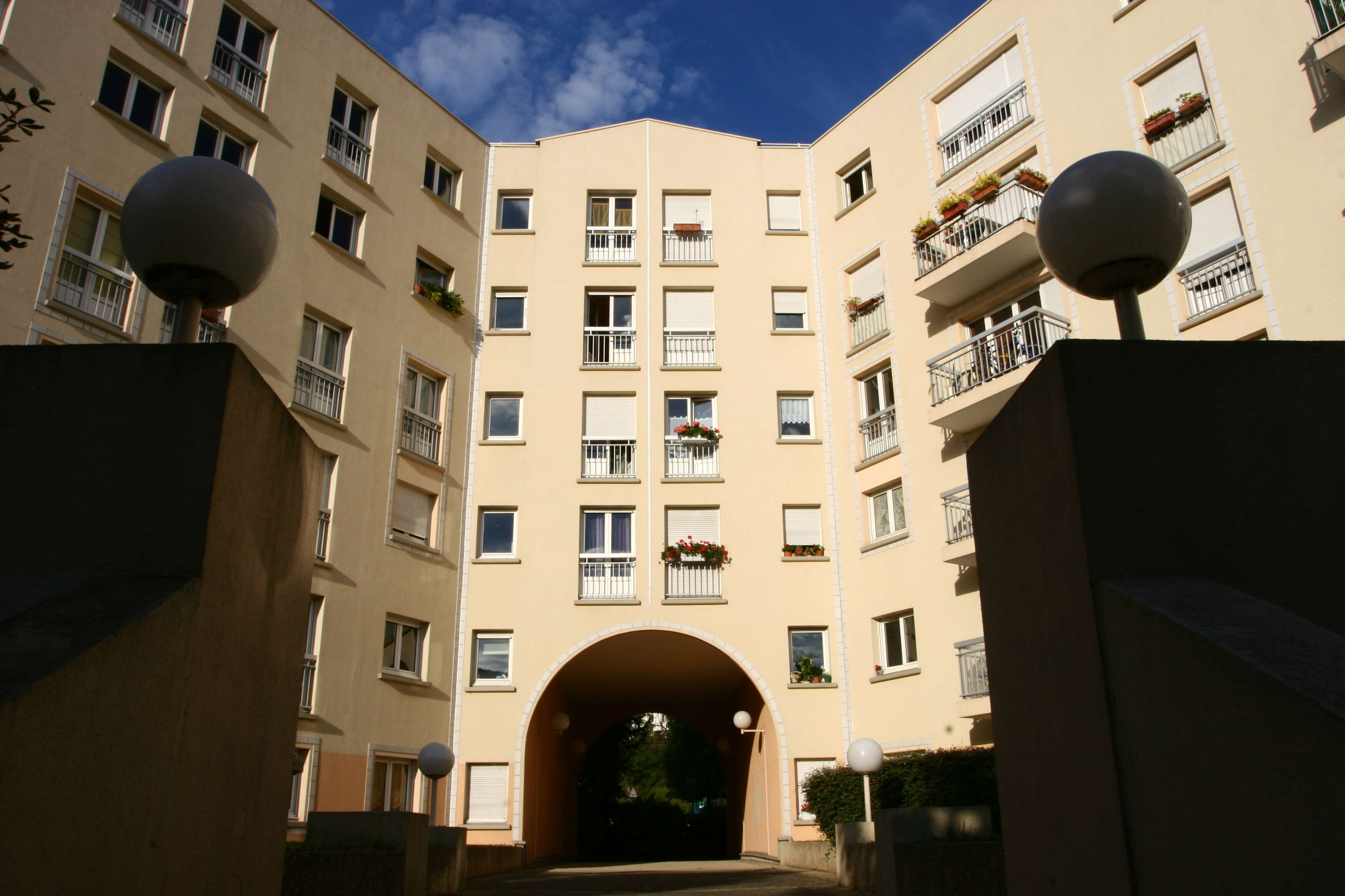 SURESNES
