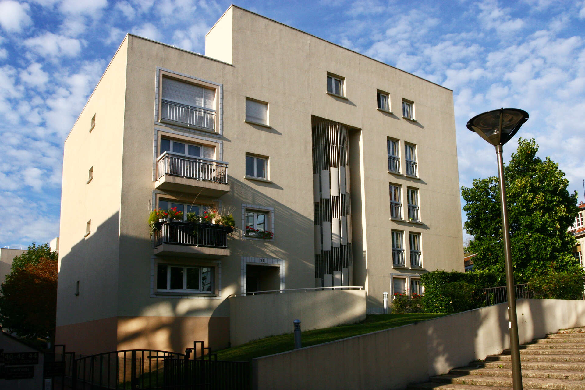 SURESNES