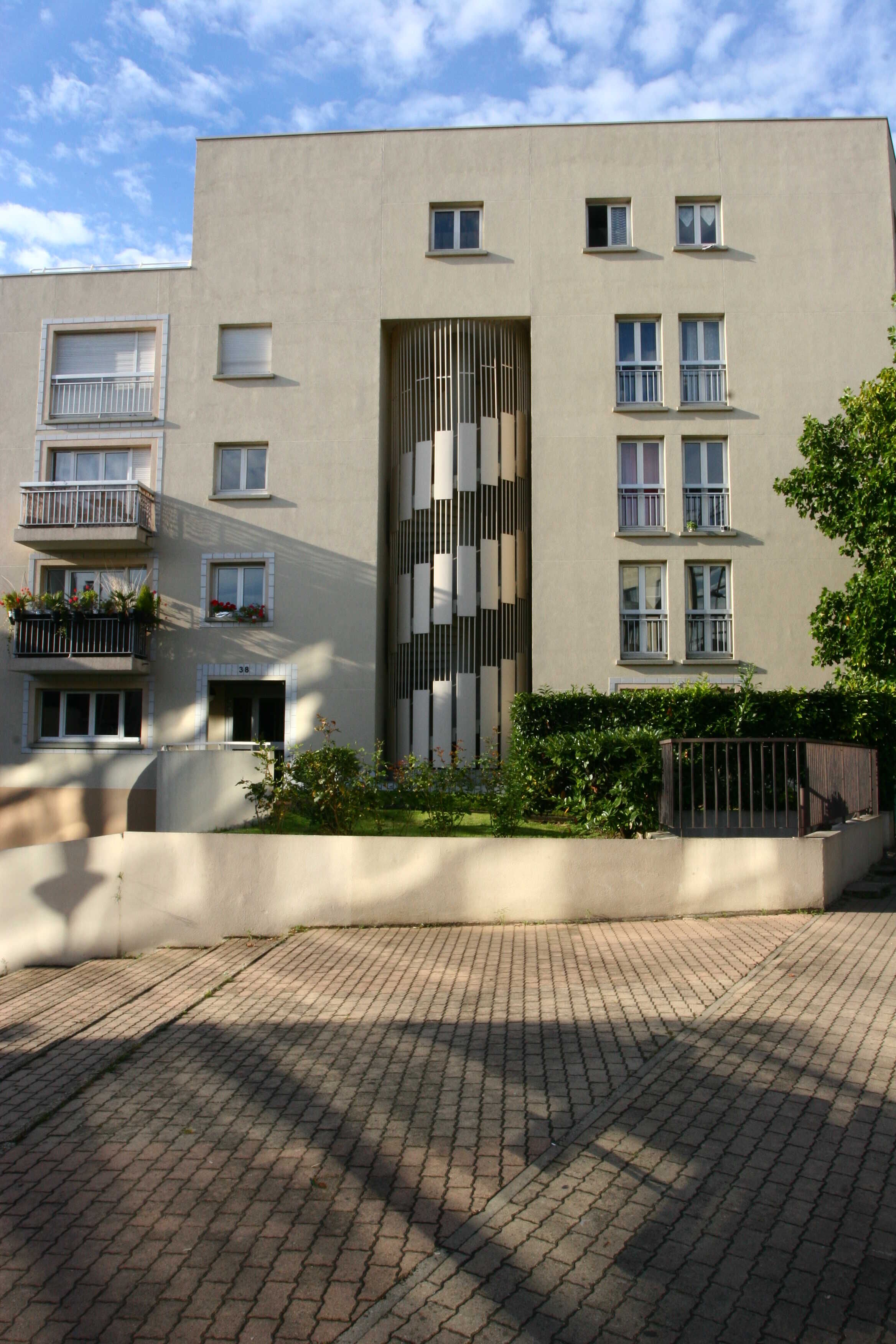 SURESNES