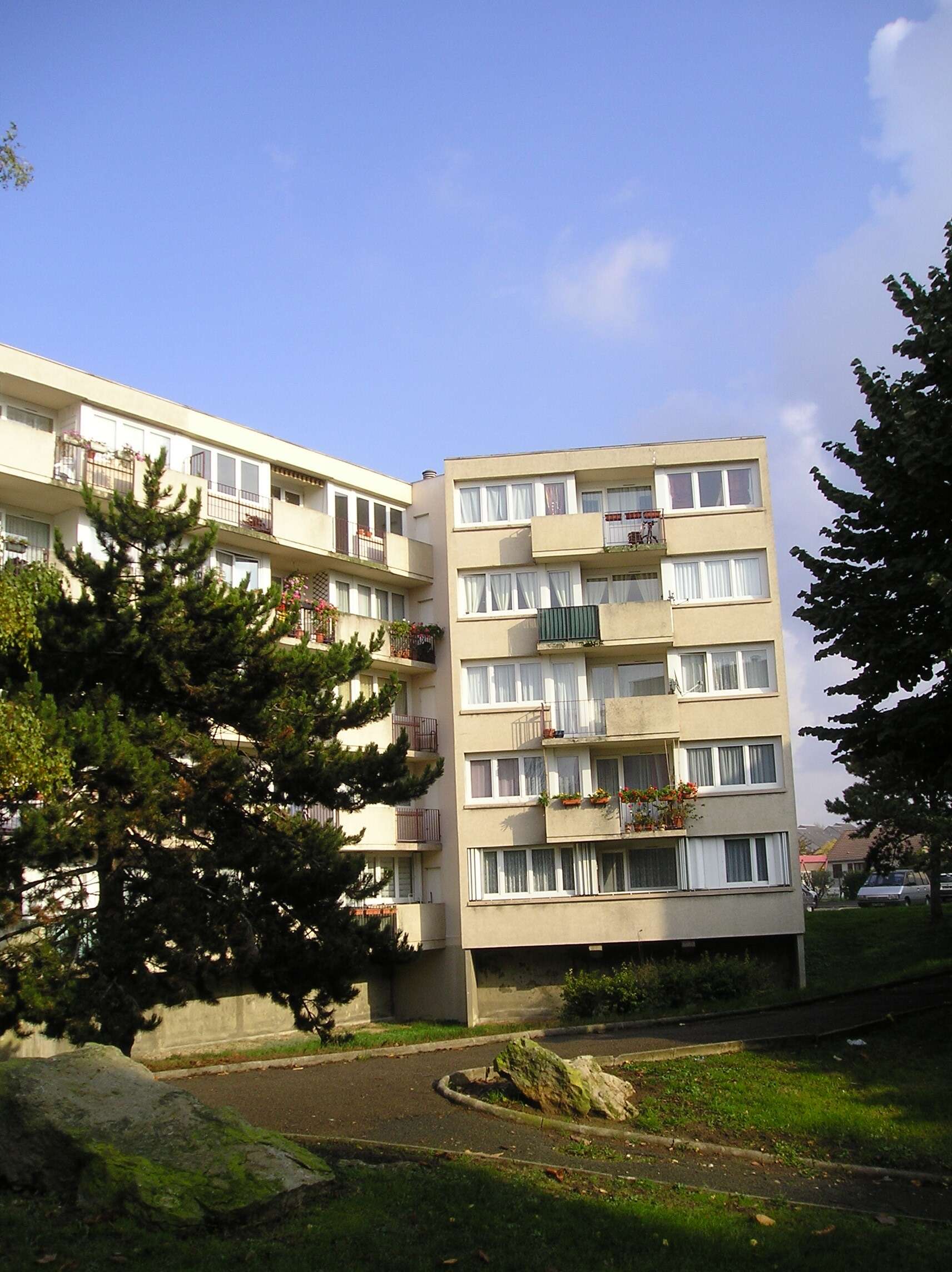 LES MUREAUX