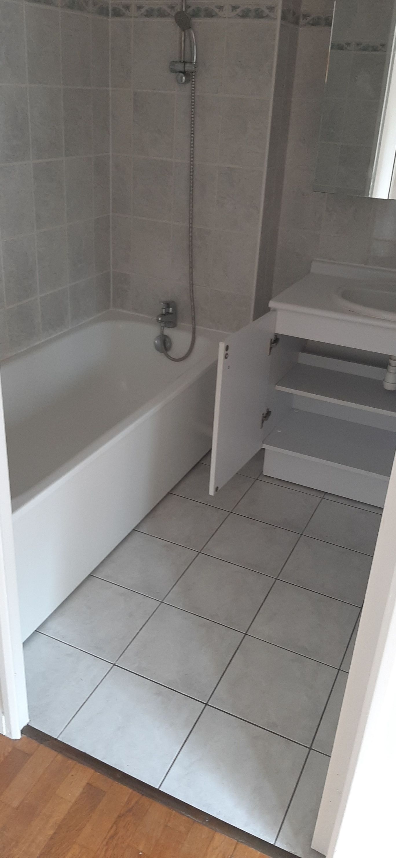 06-08-25_09-34-21_Salledebain.jpg