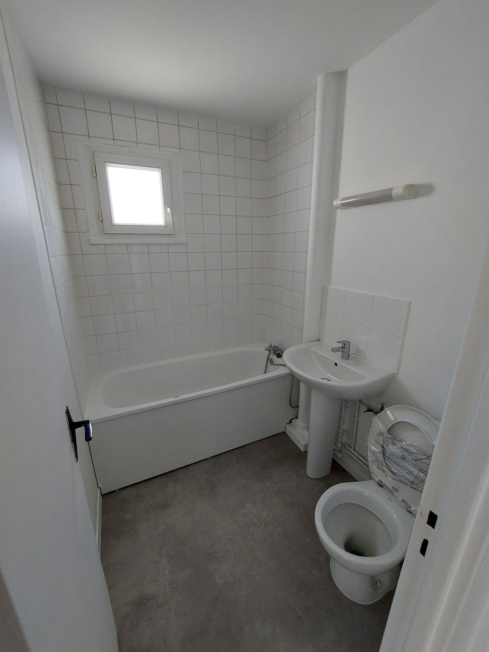 18-03-25_13-56-38_Salledebain-cmp.jpg