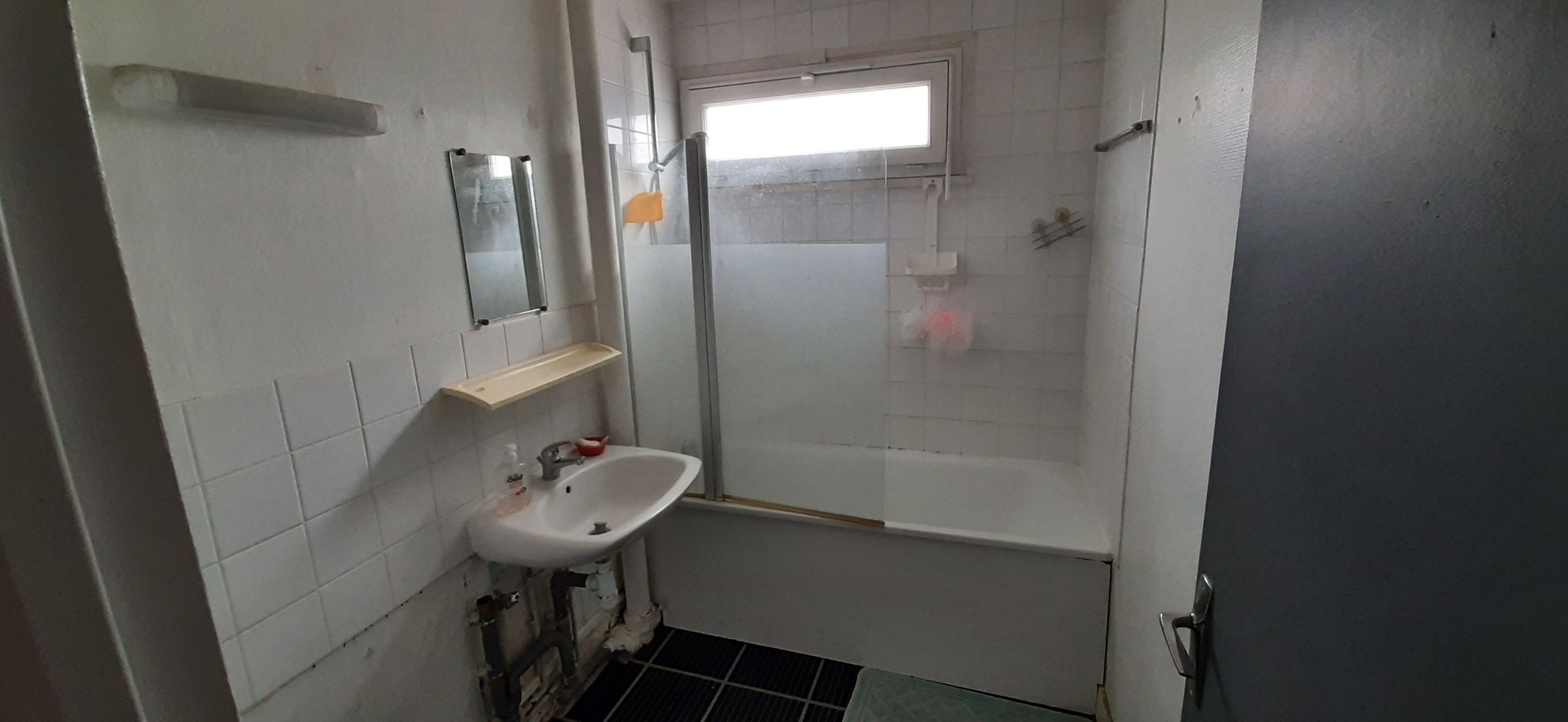 04-07-23_09-45-14_Salledebain-cmp.jpg