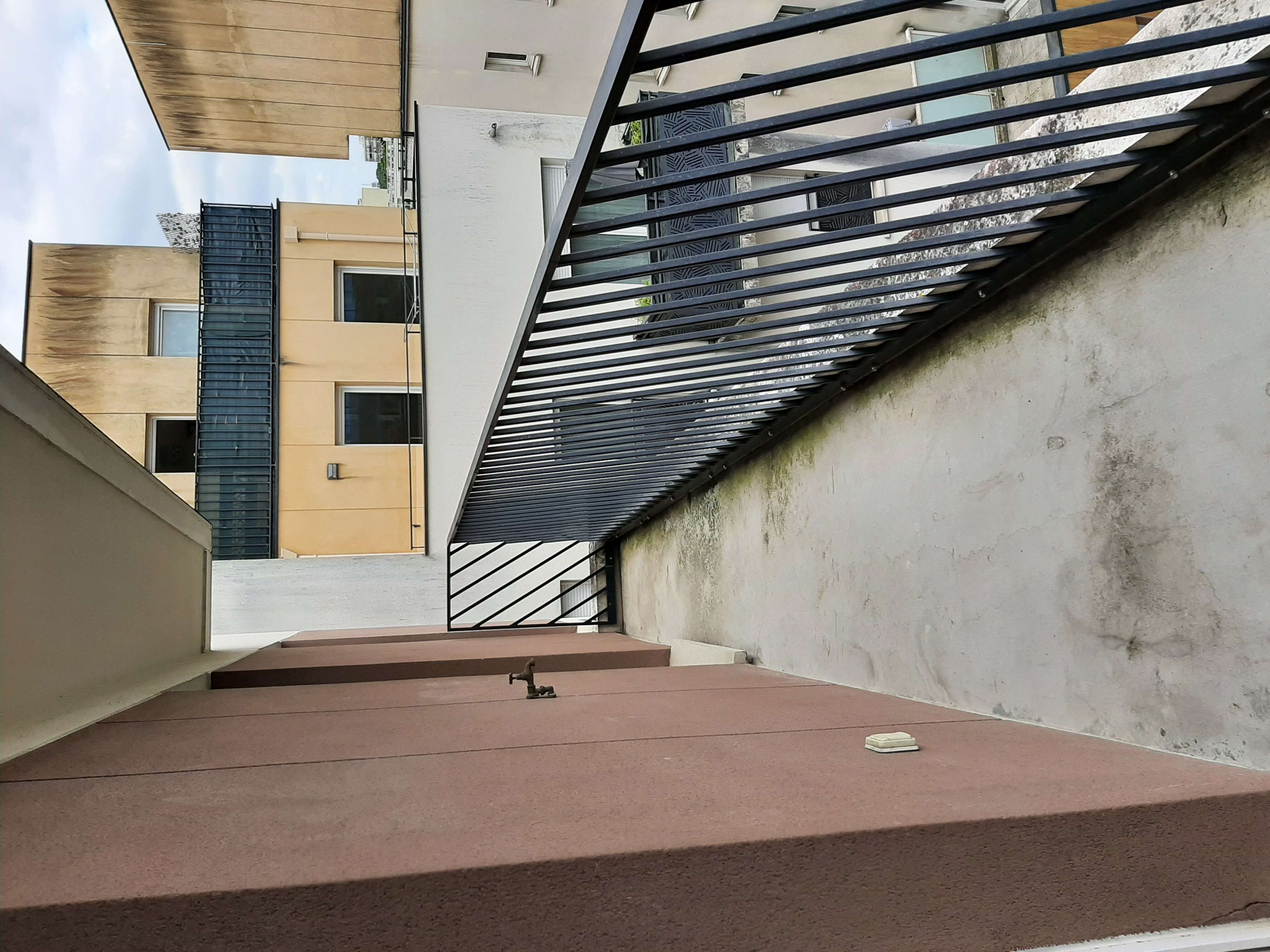 UG306352 TERRASSE TRAVERSANTE-cmp.jpg