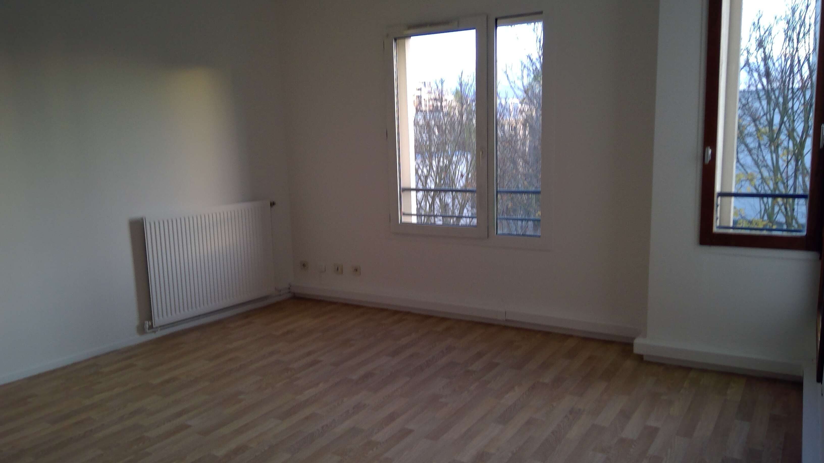 2008-VILLEJUIF-UG309564-Photo 2-compressed.jpg