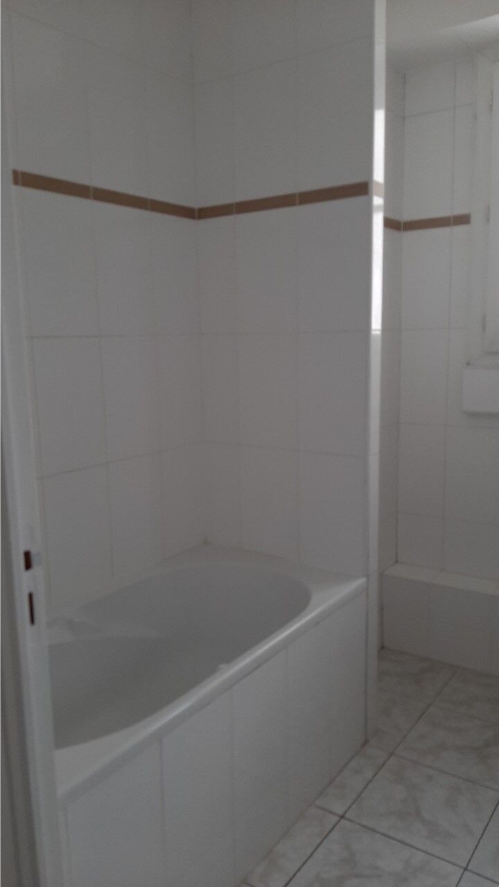 07 312077 SALLE DE BAIN-compressed.jpg