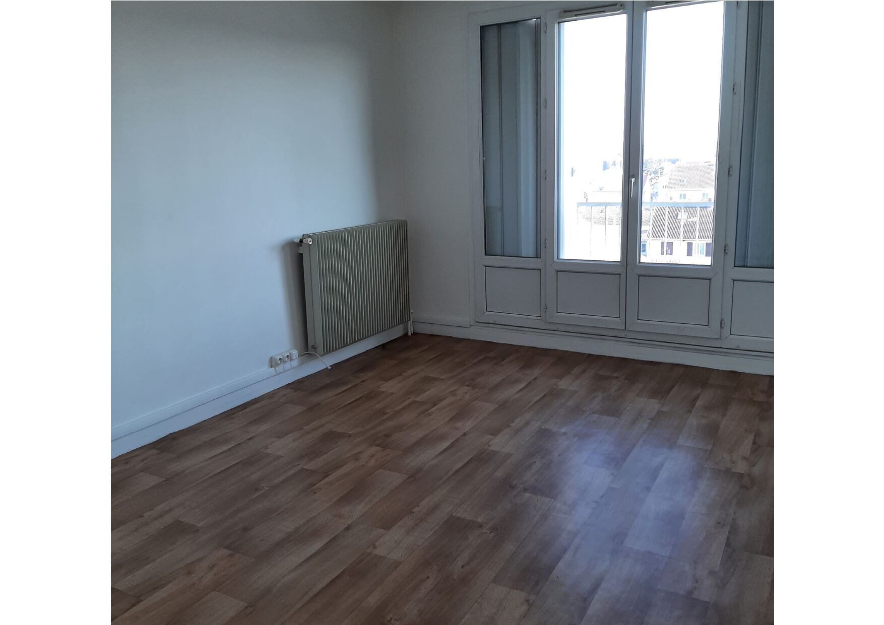 3056-BLANC MESNIL-UG321785-Photo 2-compressed.jpg