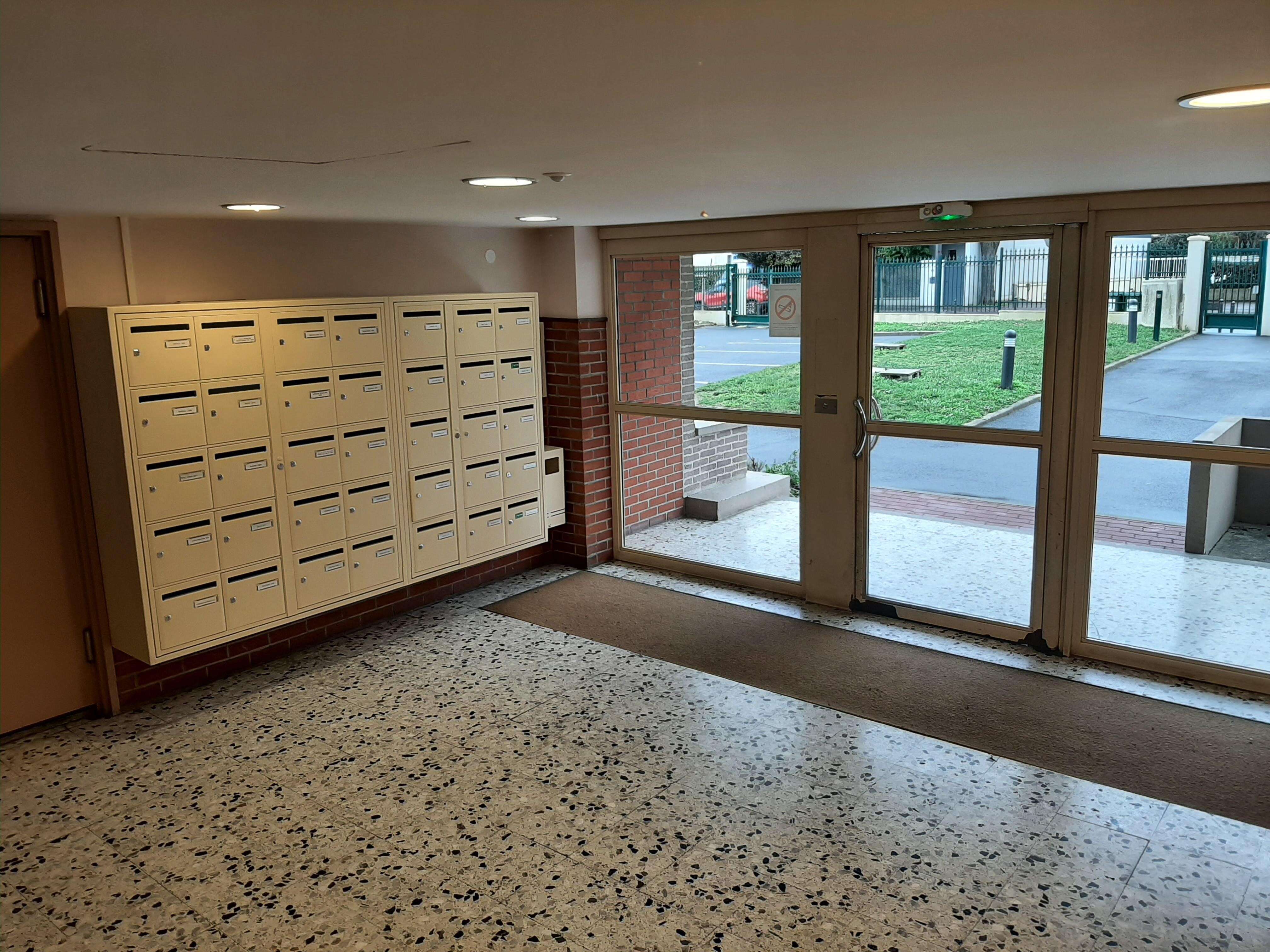 hall33-2-cmp.jpg