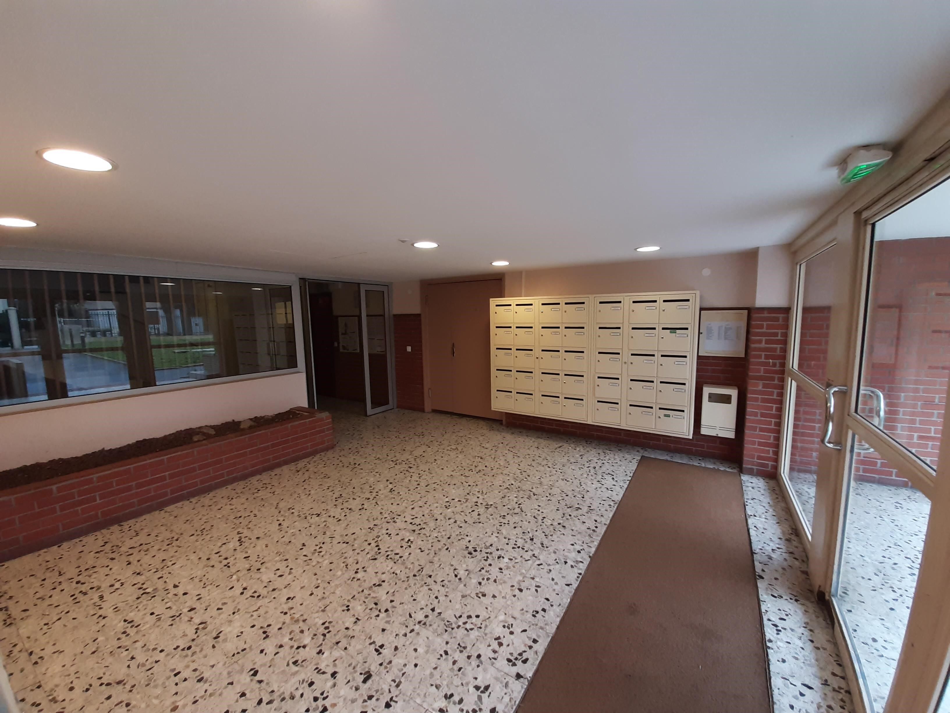 hall33.jpg