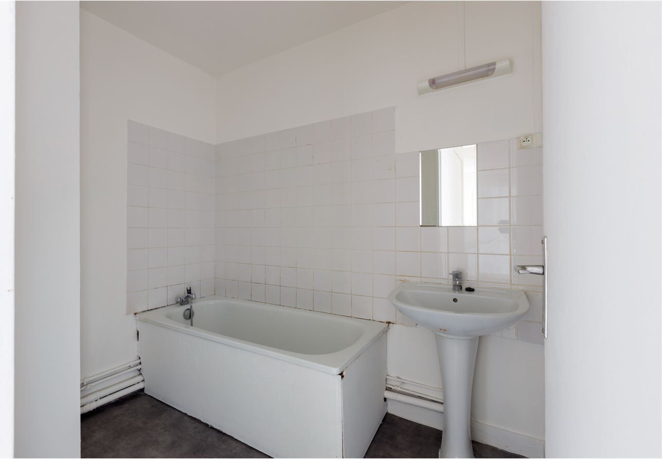 09 SDB UG324381-cmp.jpg