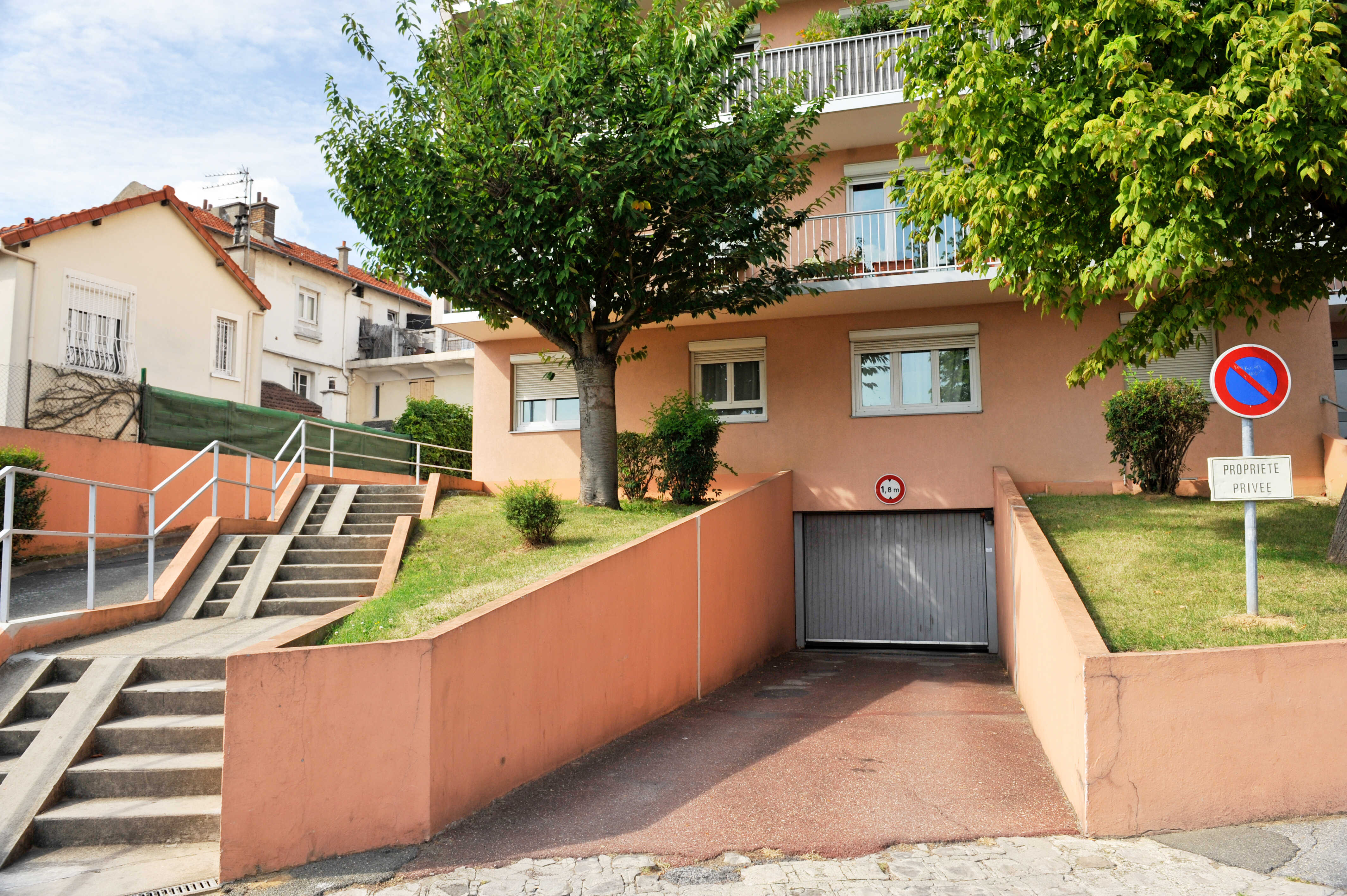 MONTREUIL