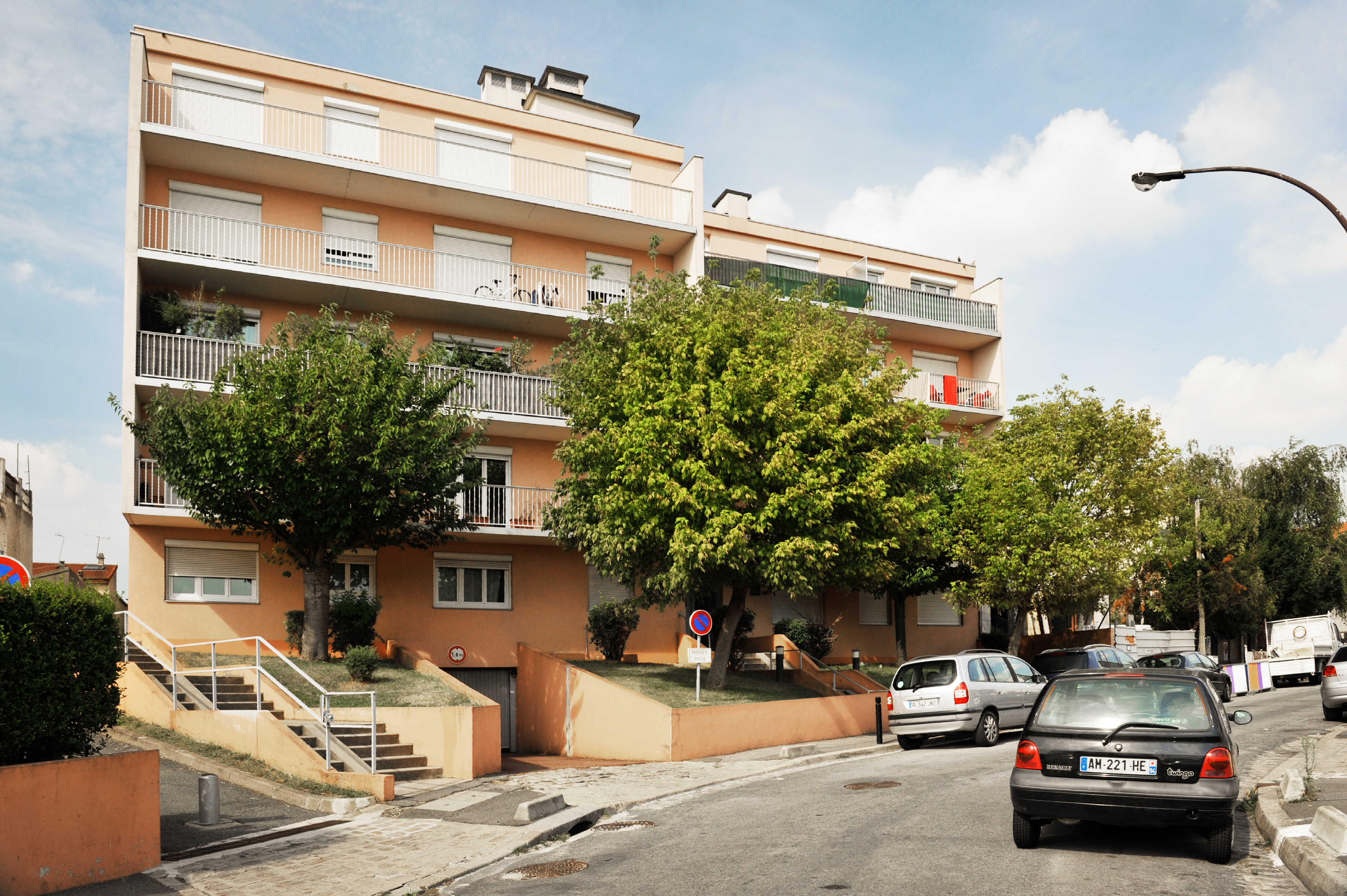 MONTREUIL