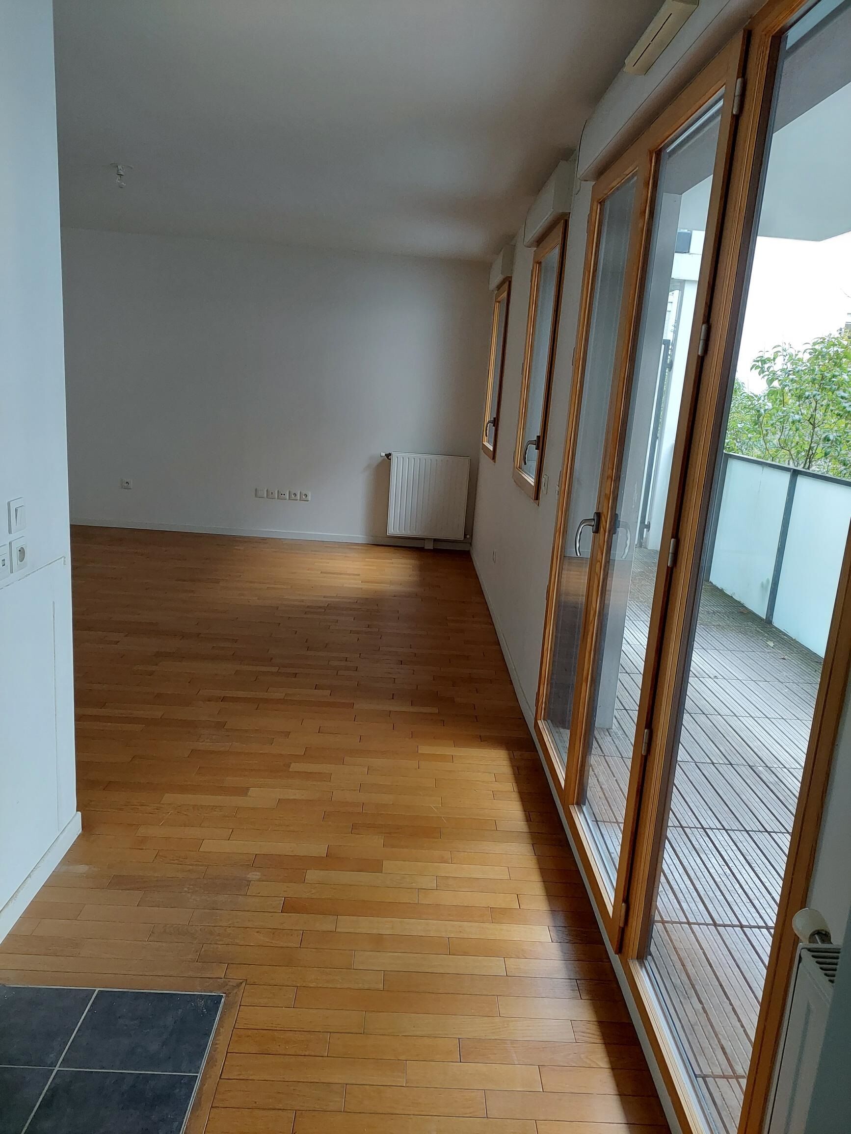 salon bis-compressed.jpg