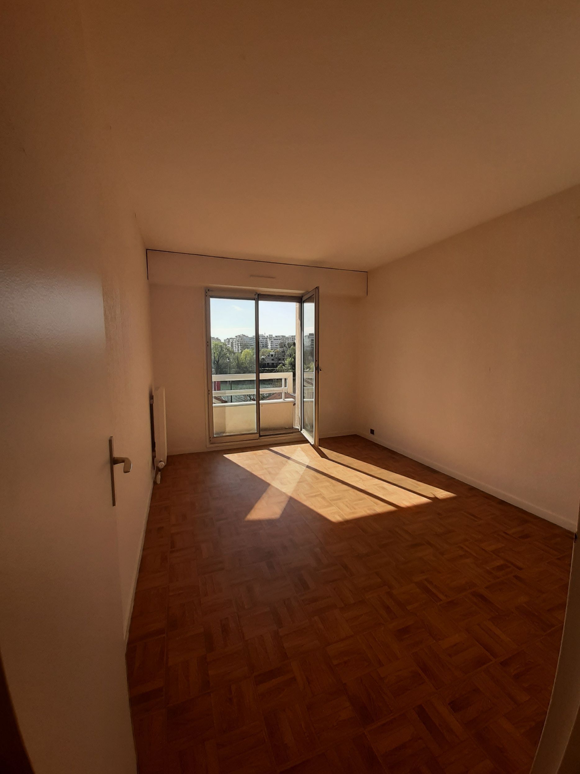 04-04-25_16-38-07_Chambre3-cmp.jpg
