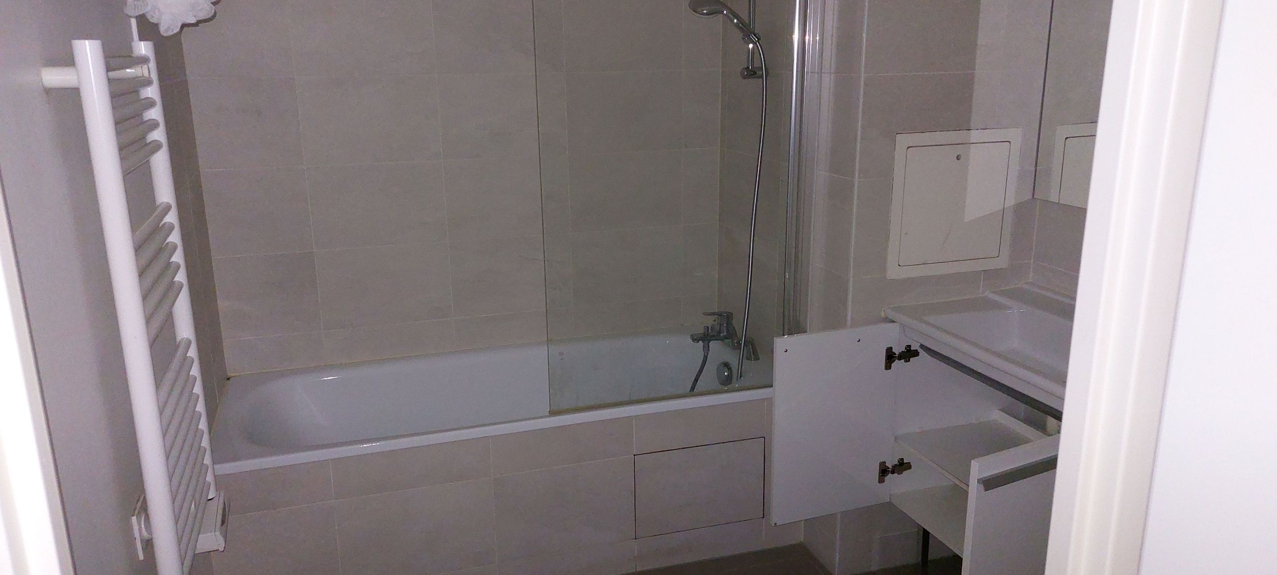 29-01-25_12-48-06_Salledebain-cmp.jpg