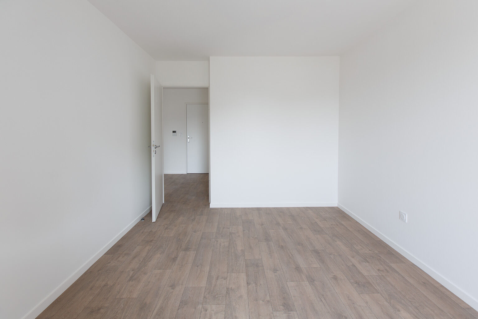 6445-RUEIL-UG347755-Photo 9-compressed.jpg