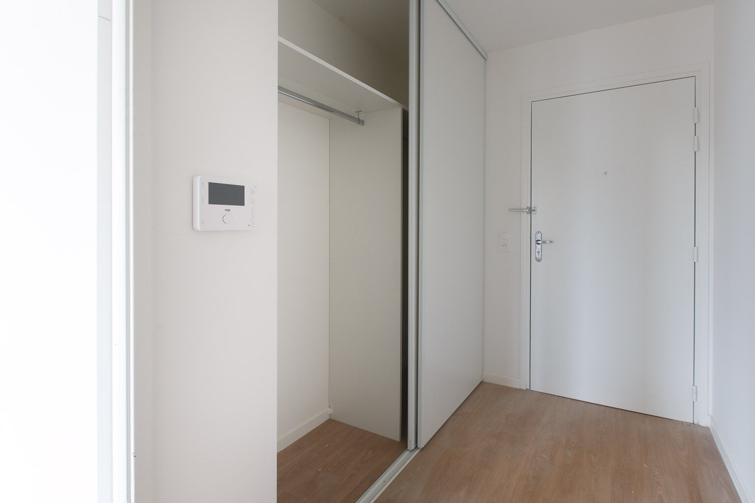 6469-CHILLY MAZARIN-Logement temoin-Entree-cmp.jpg