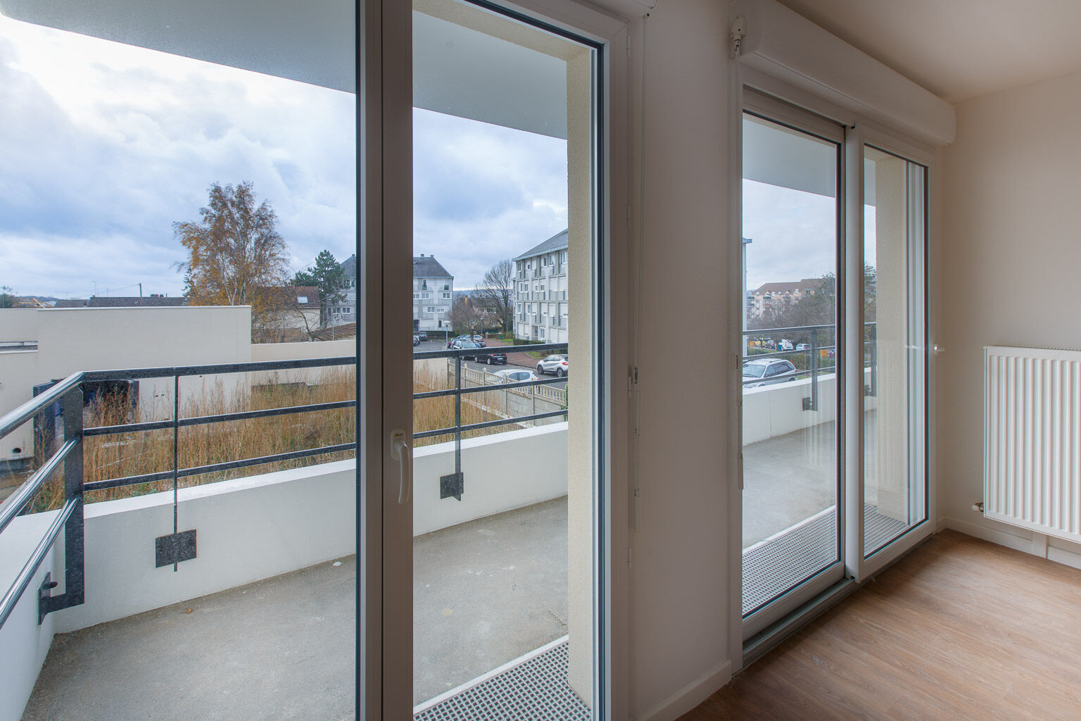 6469-CHILLY MAZARIN-Logement témoin-Balcon-cmp.jpg