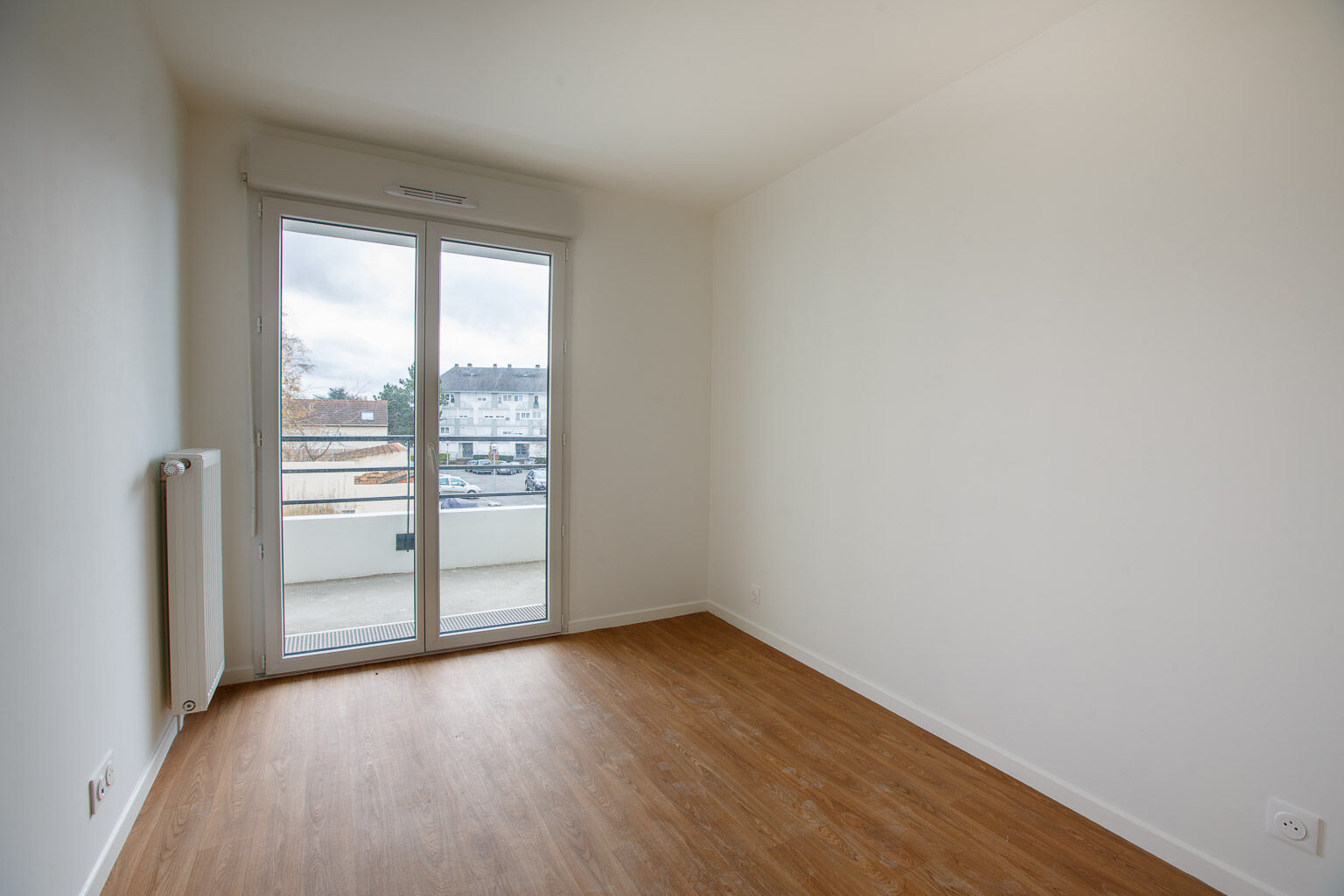 6469-CHILLY MAZARIN-Logement témoin-Chambre-cmp.jpg